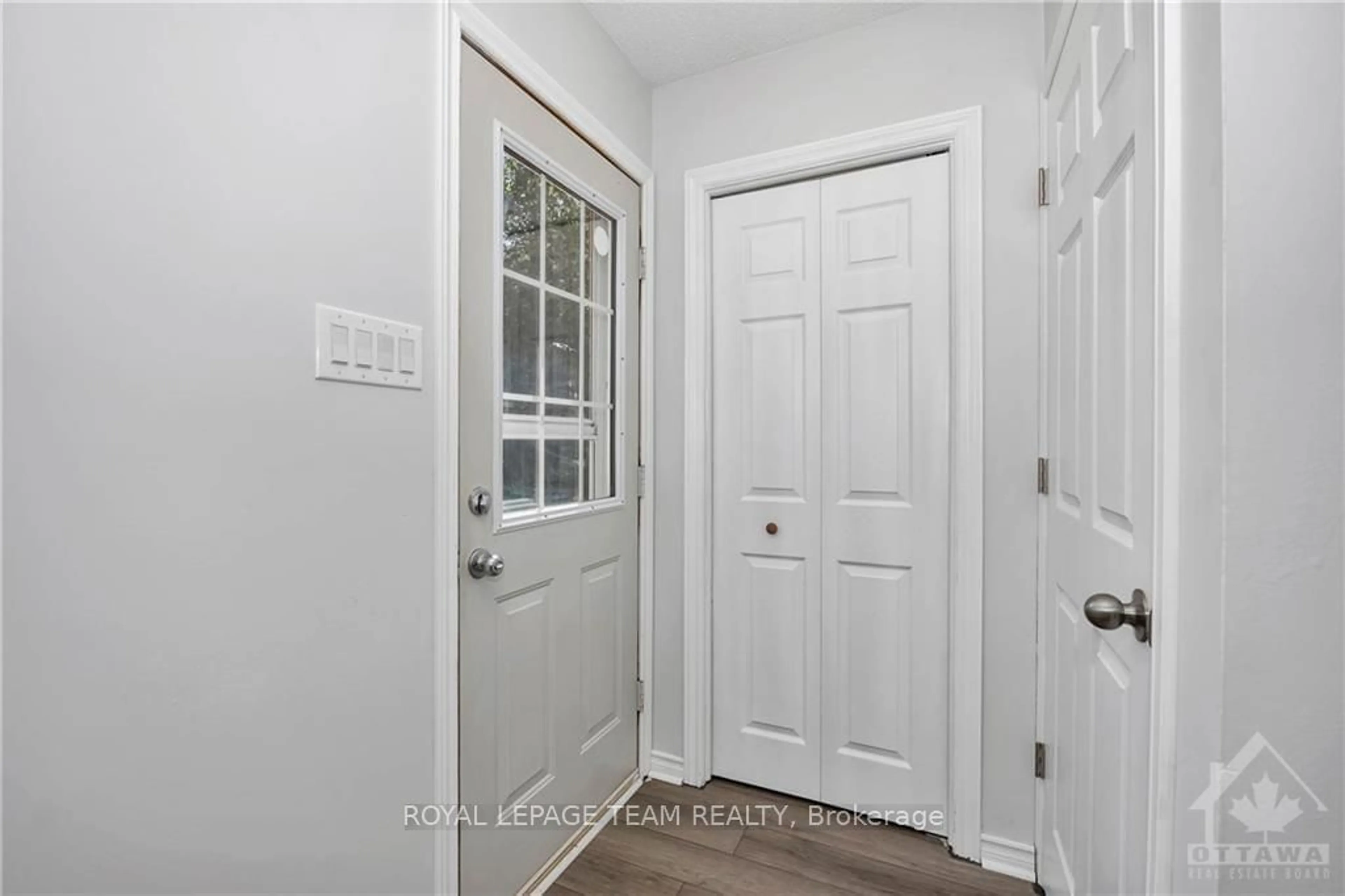 Indoor entryway, wood floors for 697 OAK CREEK Rd, Carp - Huntley Ward Ontario K0A 1L0