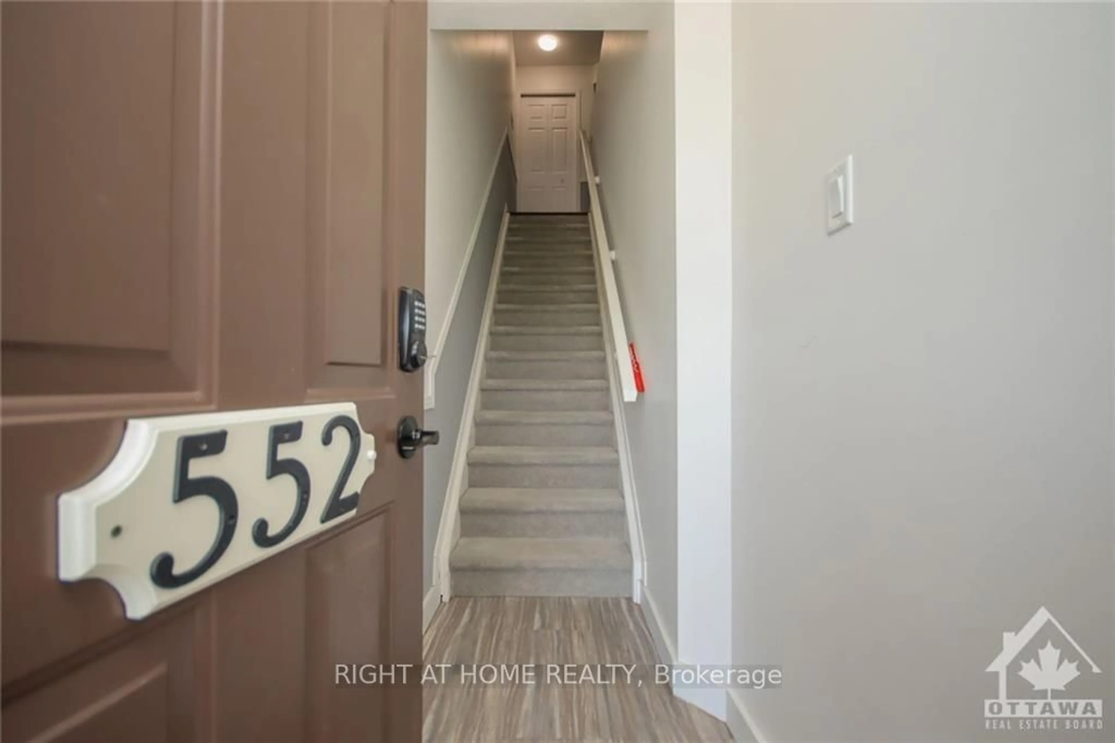 Indoor entryway, wood floors for 552 LAKERIDGE Dr, Orleans - Cumberland and Area Ontario K4A 0H4