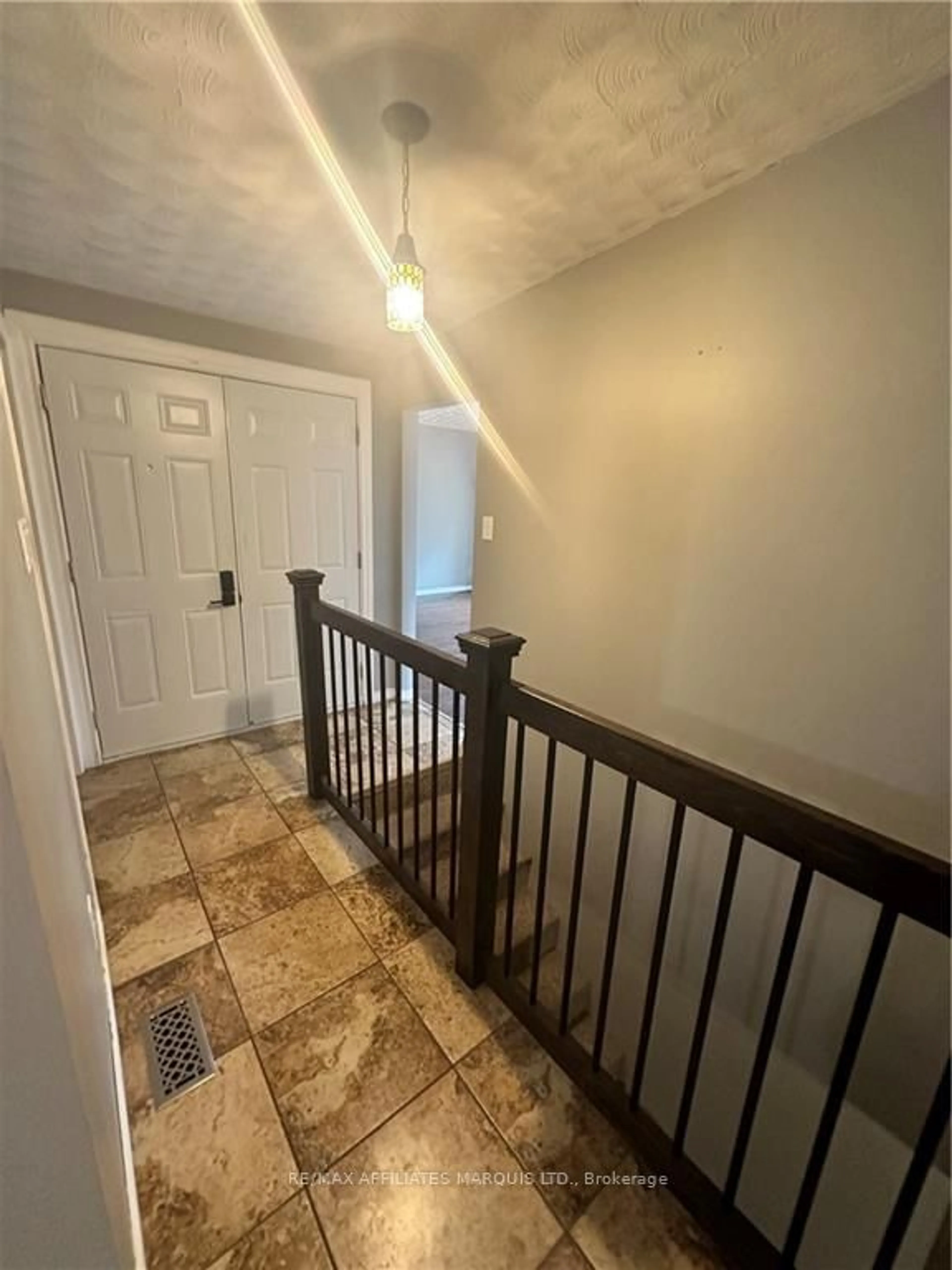 Stairs for 1008 OSBORNE Ave, Cornwall Ontario K6H 1K6