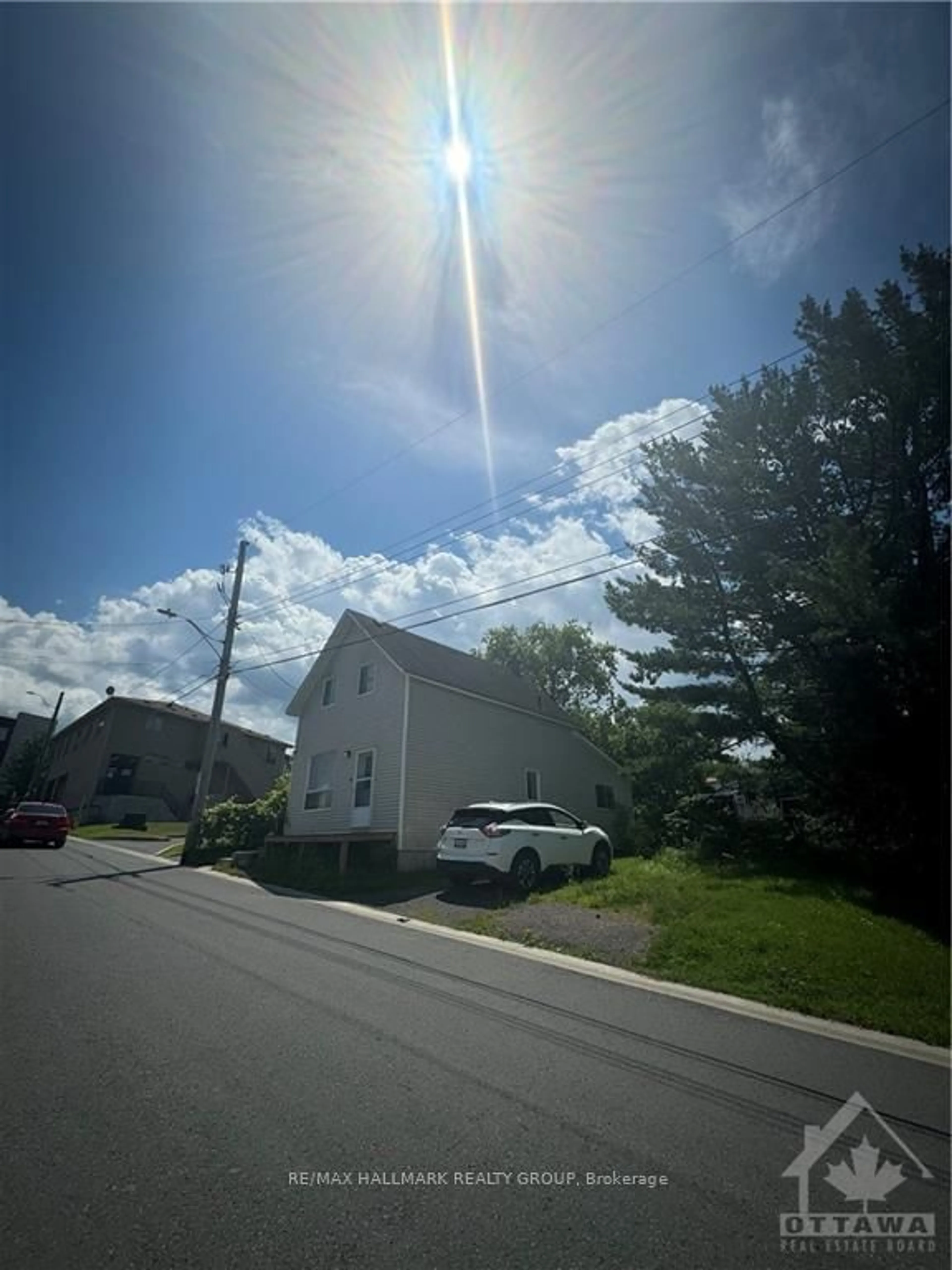 Frontside or backside of a home, the street view for 674 POULIOTTE St, Clarence-Rockland Ontario K4K 1E1