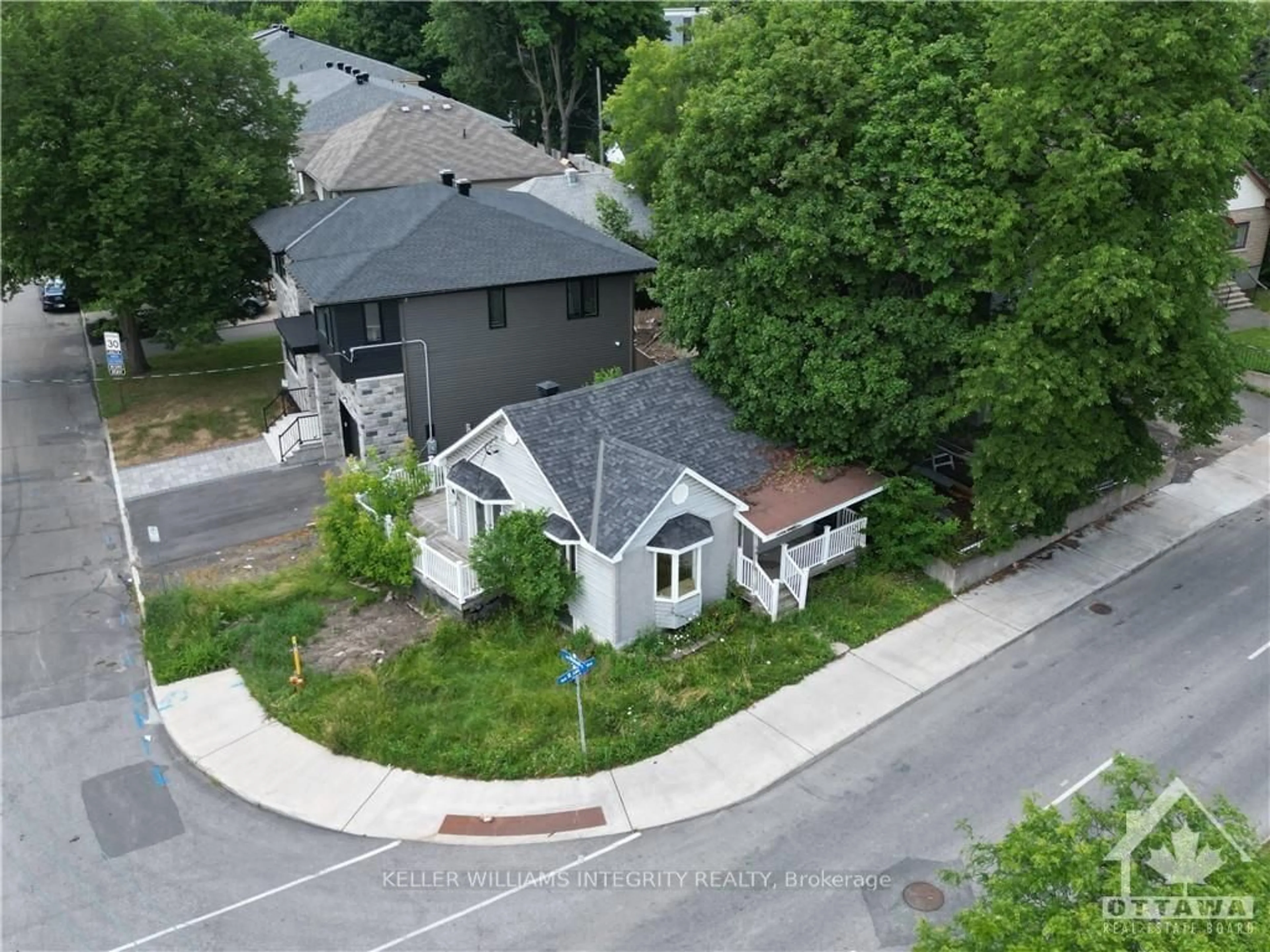 Frontside or backside of a home, the street view for 846 ST LAURENT Blvd, Overbook - Castleheights and Area Ontario K1K 3A9