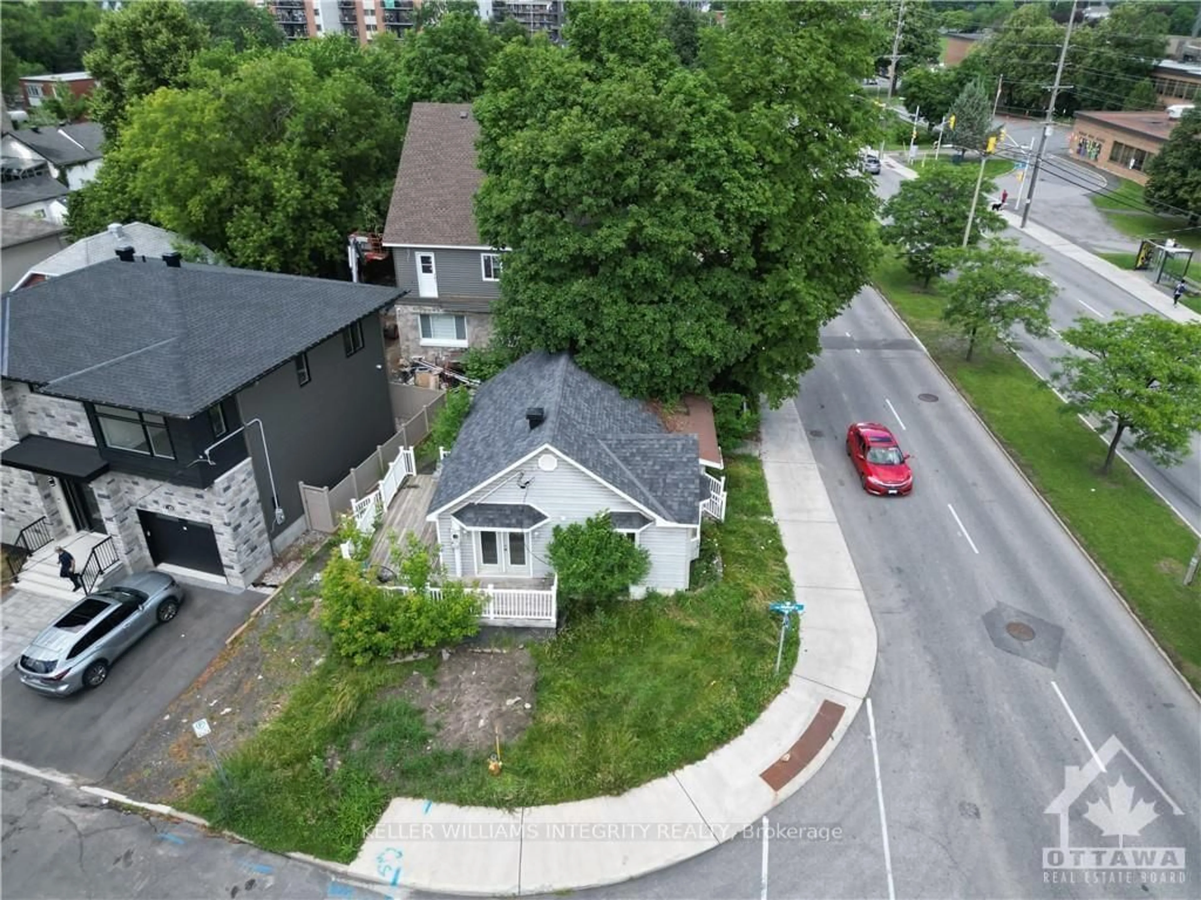 Frontside or backside of a home, the street view for 846 ST LAURENT Blvd, Overbook - Castleheights and Area Ontario K1K 3A9