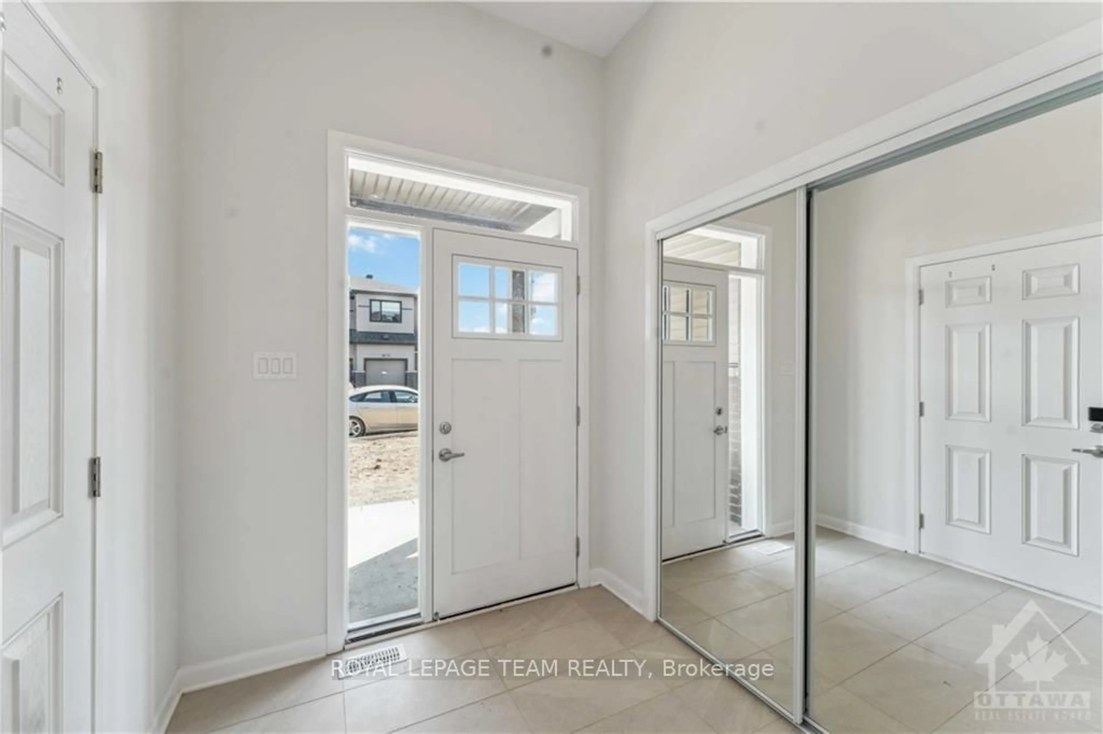 Indoor entryway, cement floor for 341 ESTABLISH Ave, Orleans - Cumberland and Area Ontario K4A 5R9