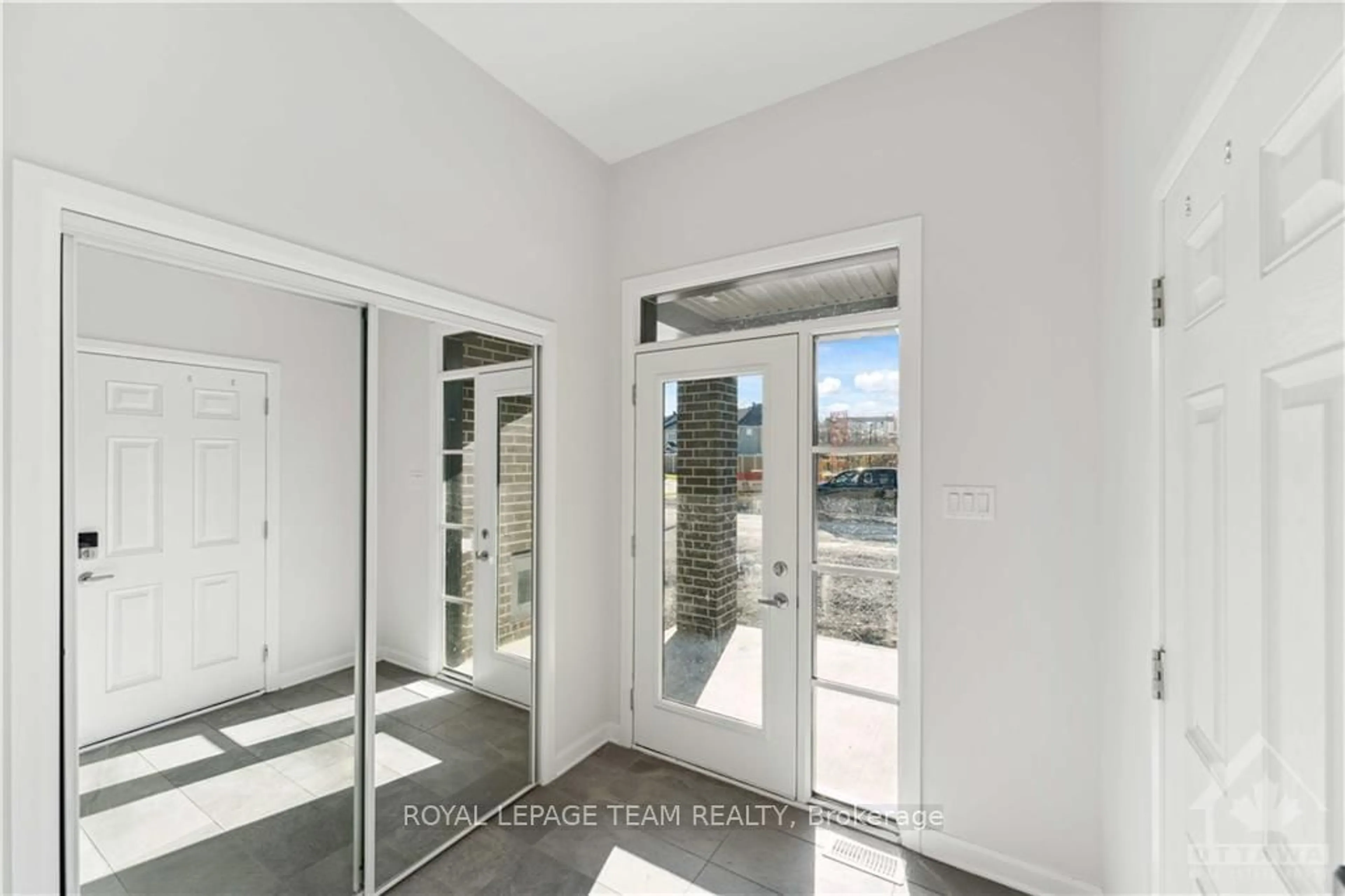 Indoor entryway, cement floor for 304 ESTABLISH Ave, Orleans - Cumberland and Area Ontario K4A 5S1