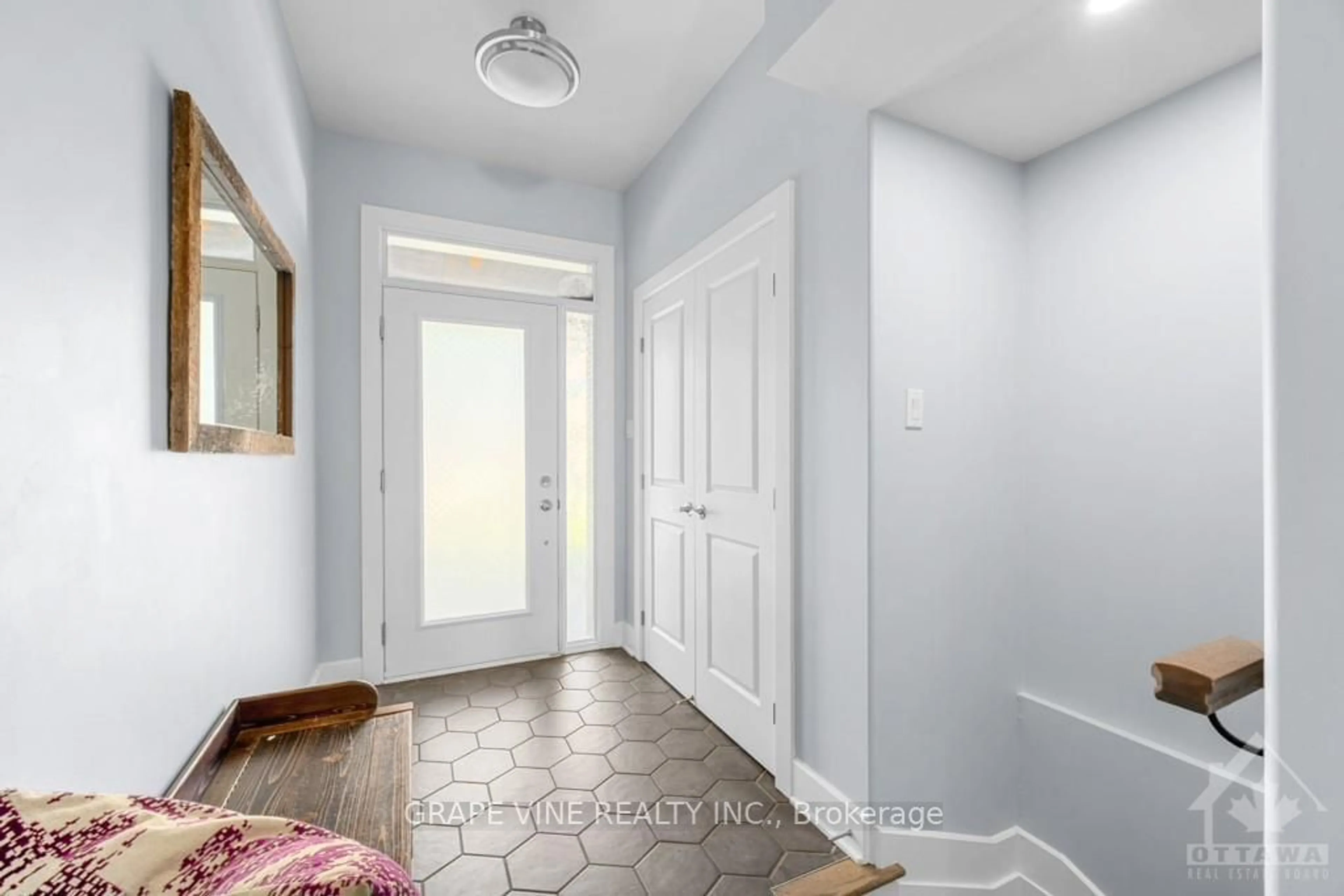 Indoor entryway, wood floors for 210 PURCHASE Cres, Stittsville - Munster - Richmond Ontario K2S 1P8