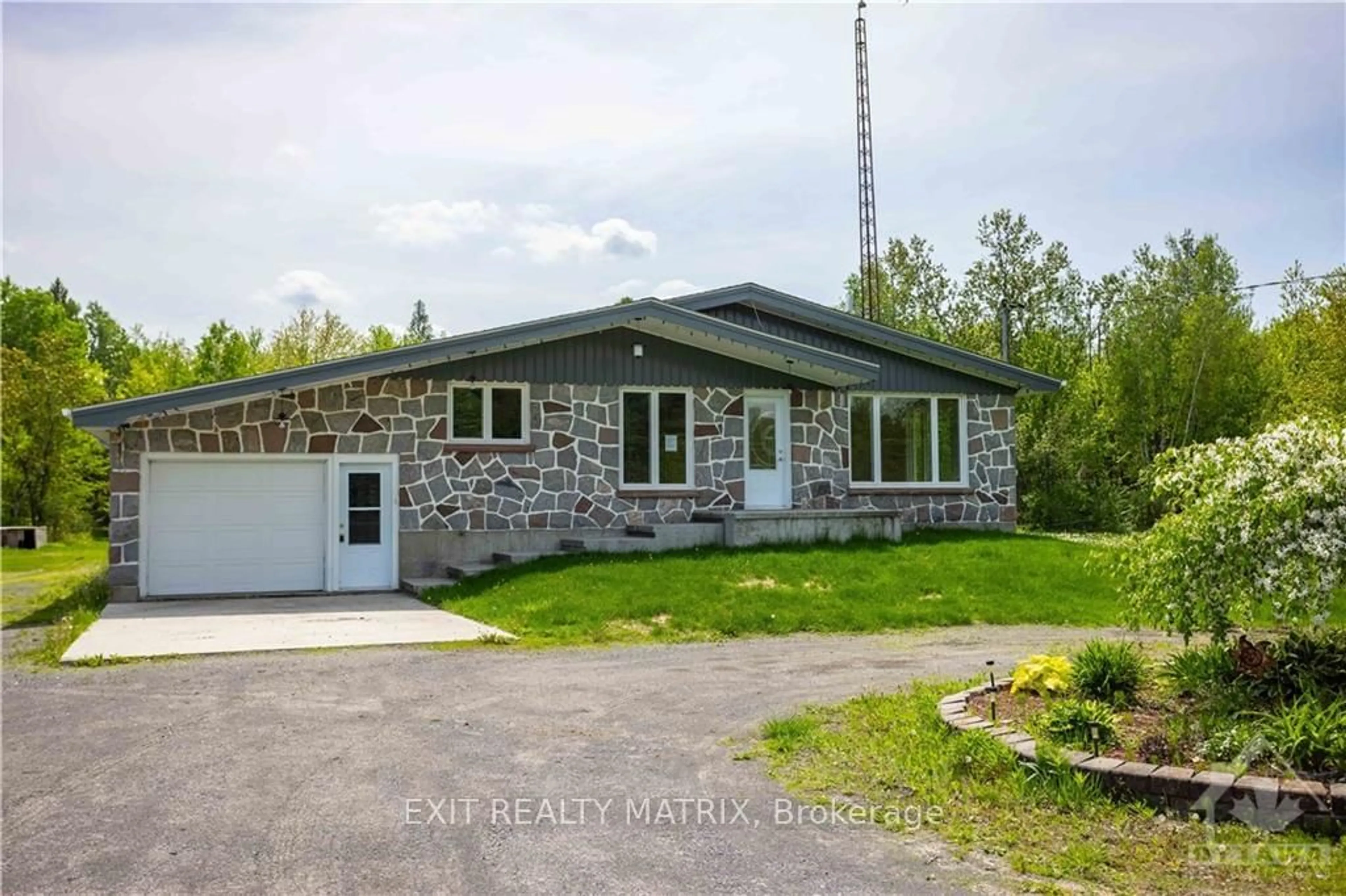 Frontside or backside of a home, cottage for 5651 COUNTY RD 17 Rd Ontario K0B 1L0