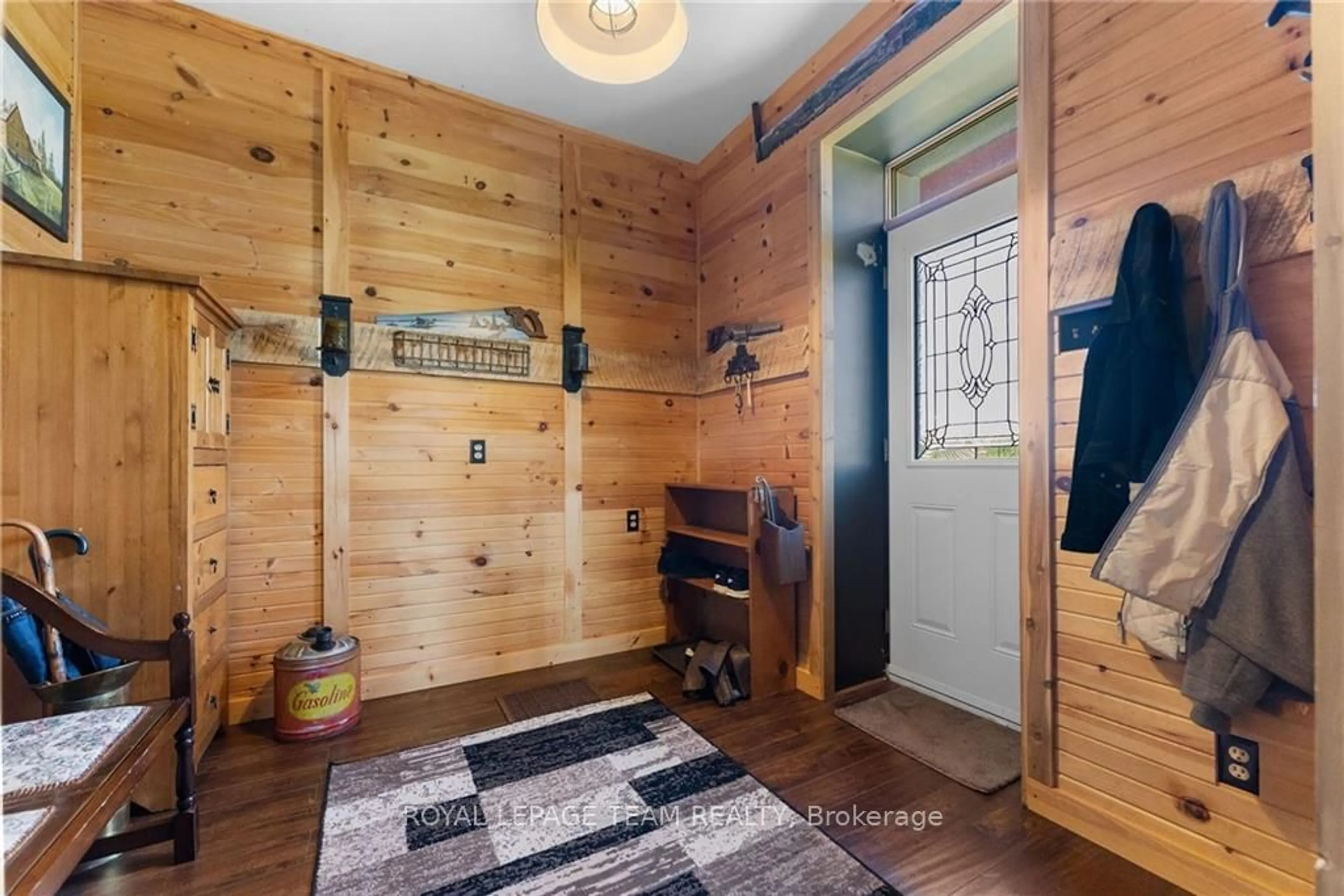 Indoor entryway, wood floors for 263 GARDEN OF EDEN Rd, Horton Ontario K7V 3Z8