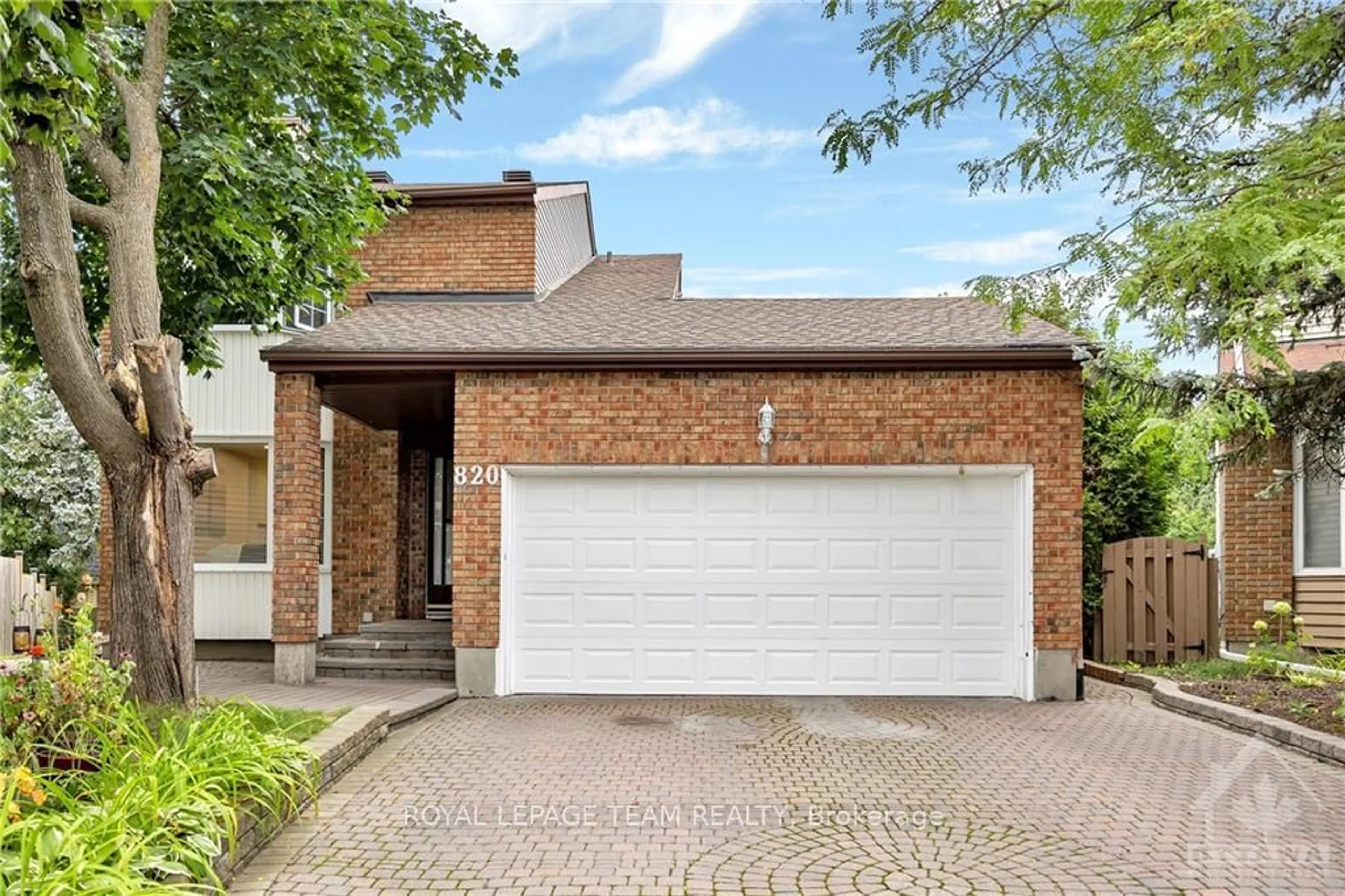 Home with brick exterior material for 820 TORSA Crt, Britannia Heights - Queensway Terrace N and Area Ontario K2B 8P8