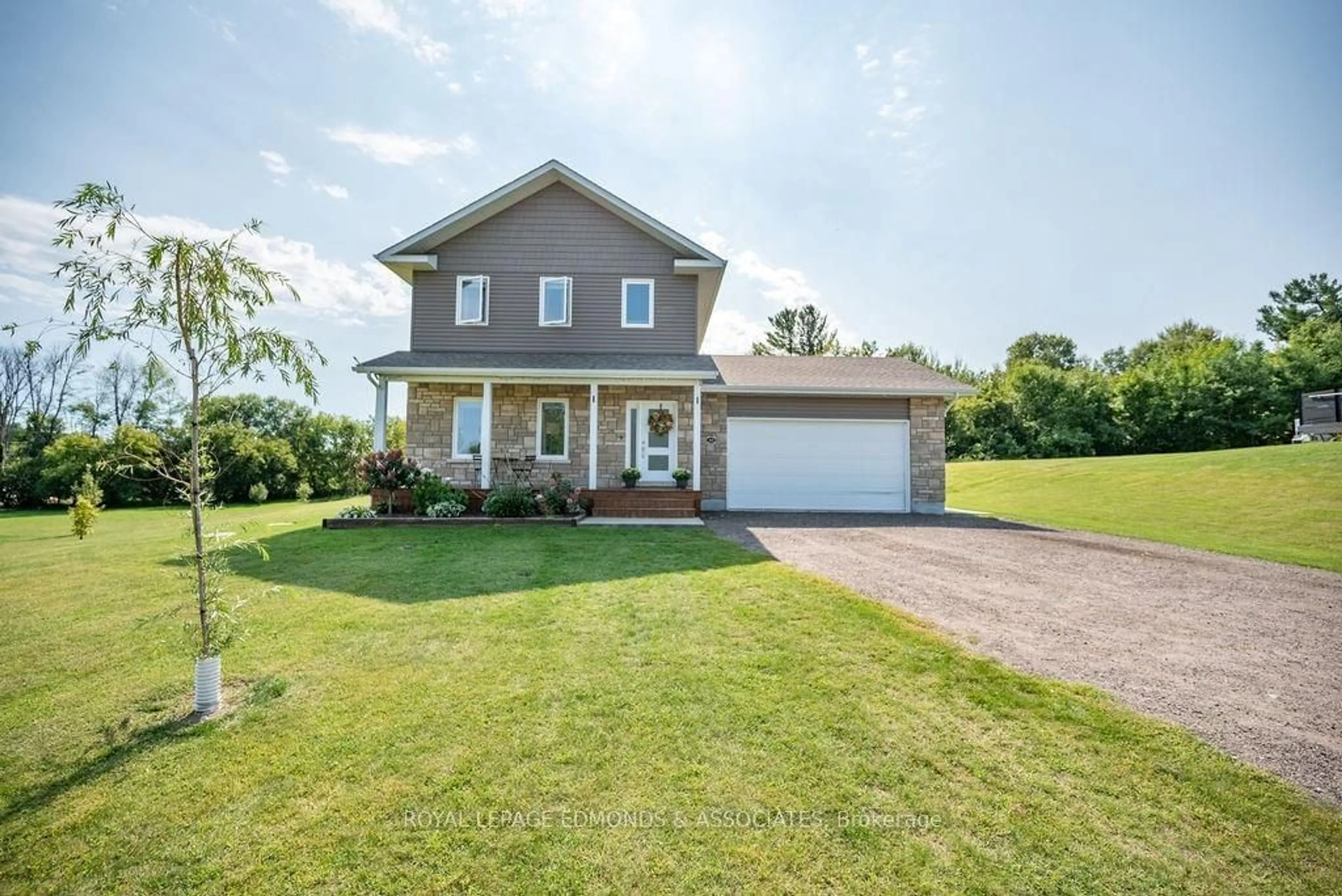 Frontside or backside of a home, cottage for 40 TAYLOR HEIGHTS Dr, Laurentian Valley Ontario K8B 0A2