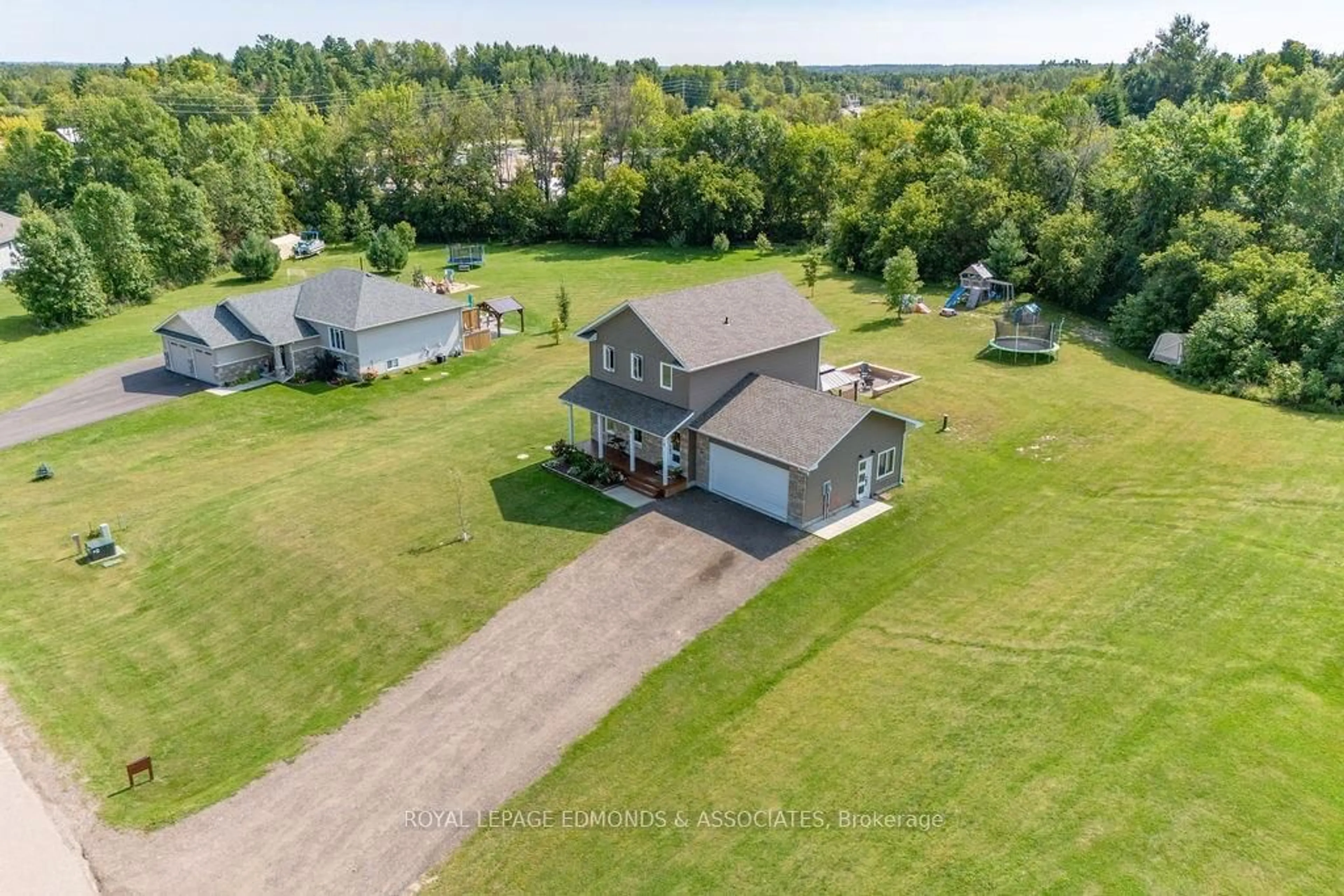 Frontside or backside of a home, cottage for 40 TAYLOR HEIGHTS Dr, Laurentian Valley Ontario K8B 0A2