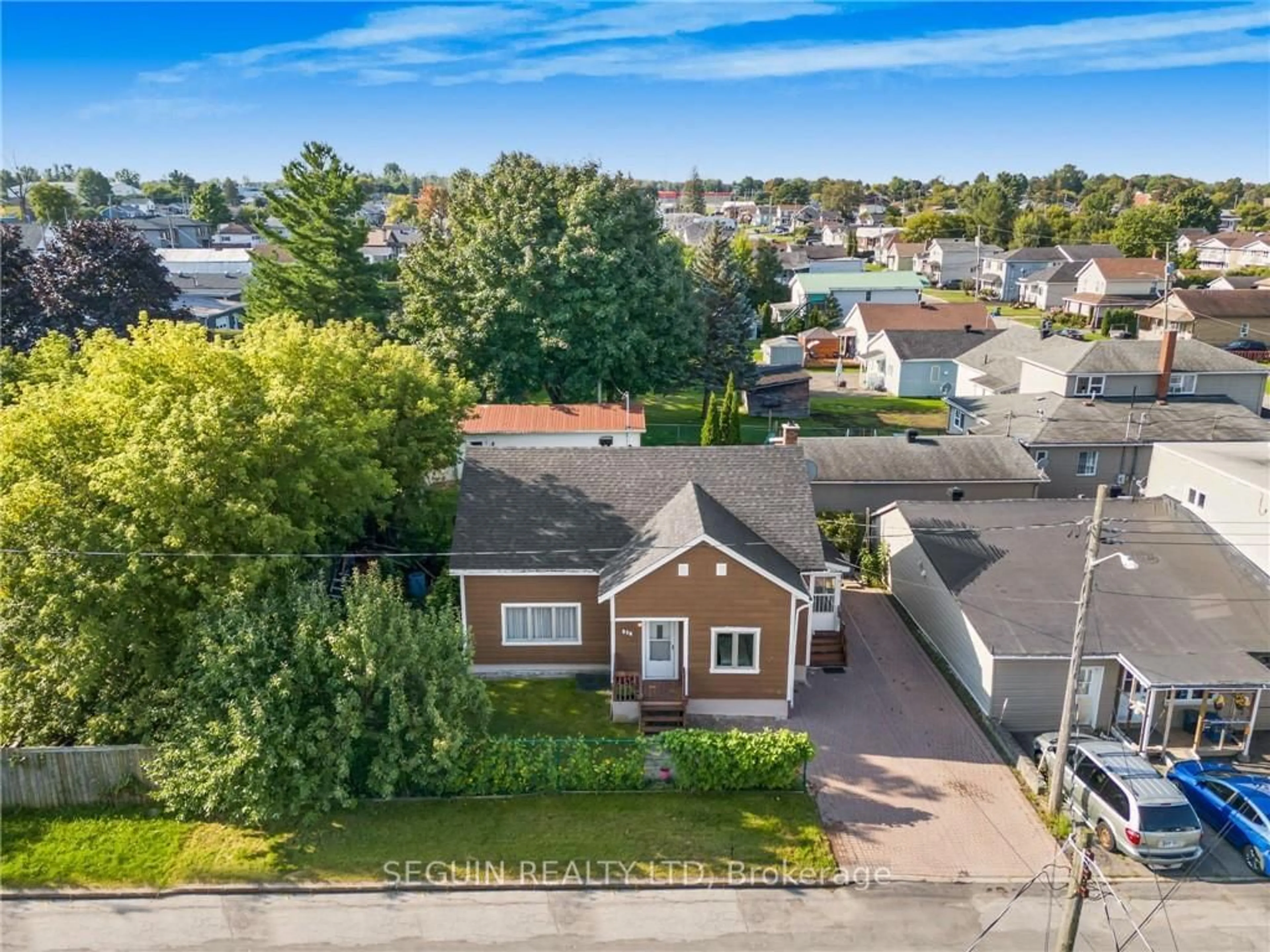 Frontside or backside of a home, the street view for 896 SINCLAIR St, Hawkesbury Ontario K6A 1E1