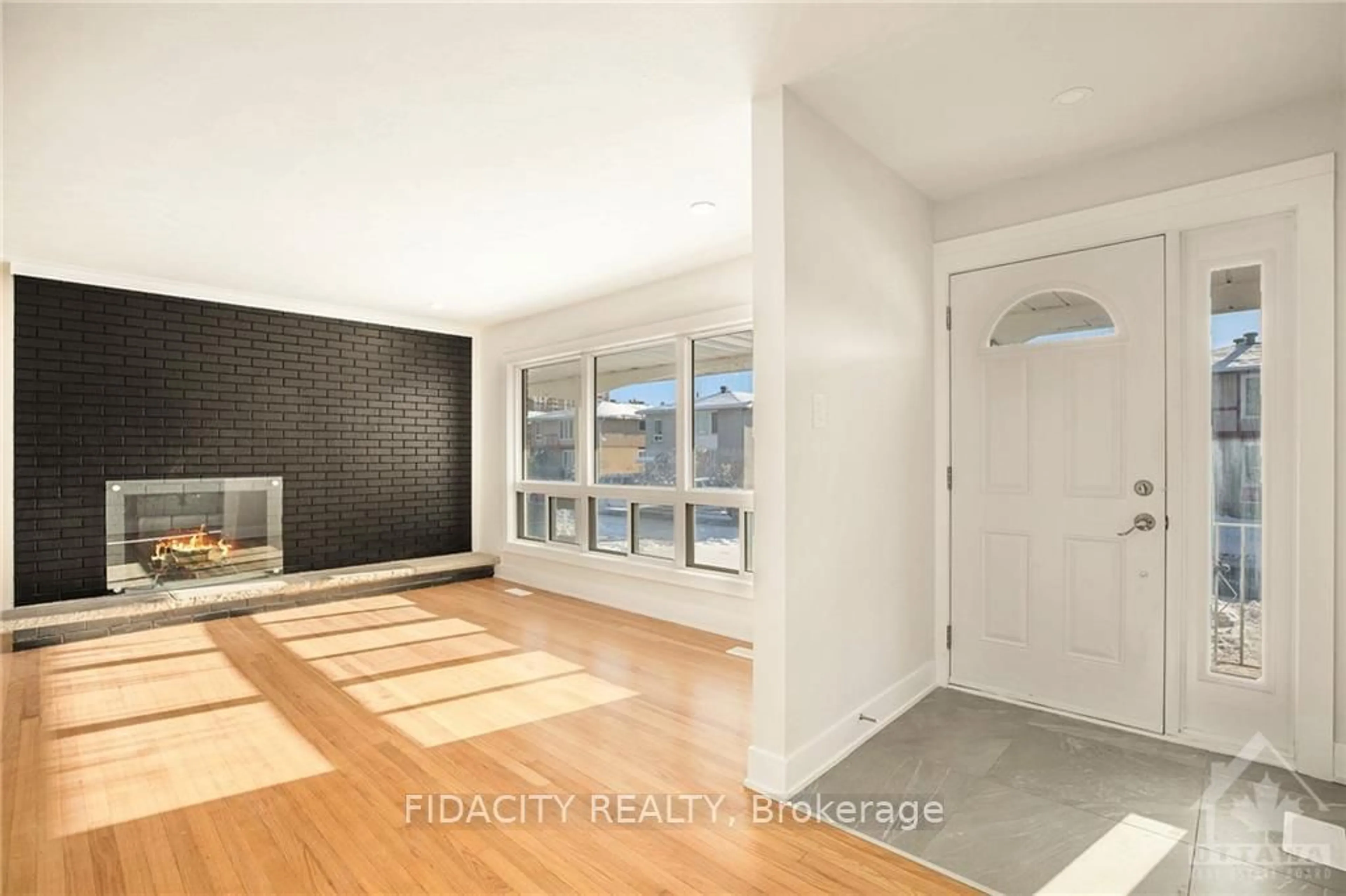 Indoor entryway, wood floors for 2655 DON St, Britannia - Lincoln Heights and Area Ontario K2B 6Y2