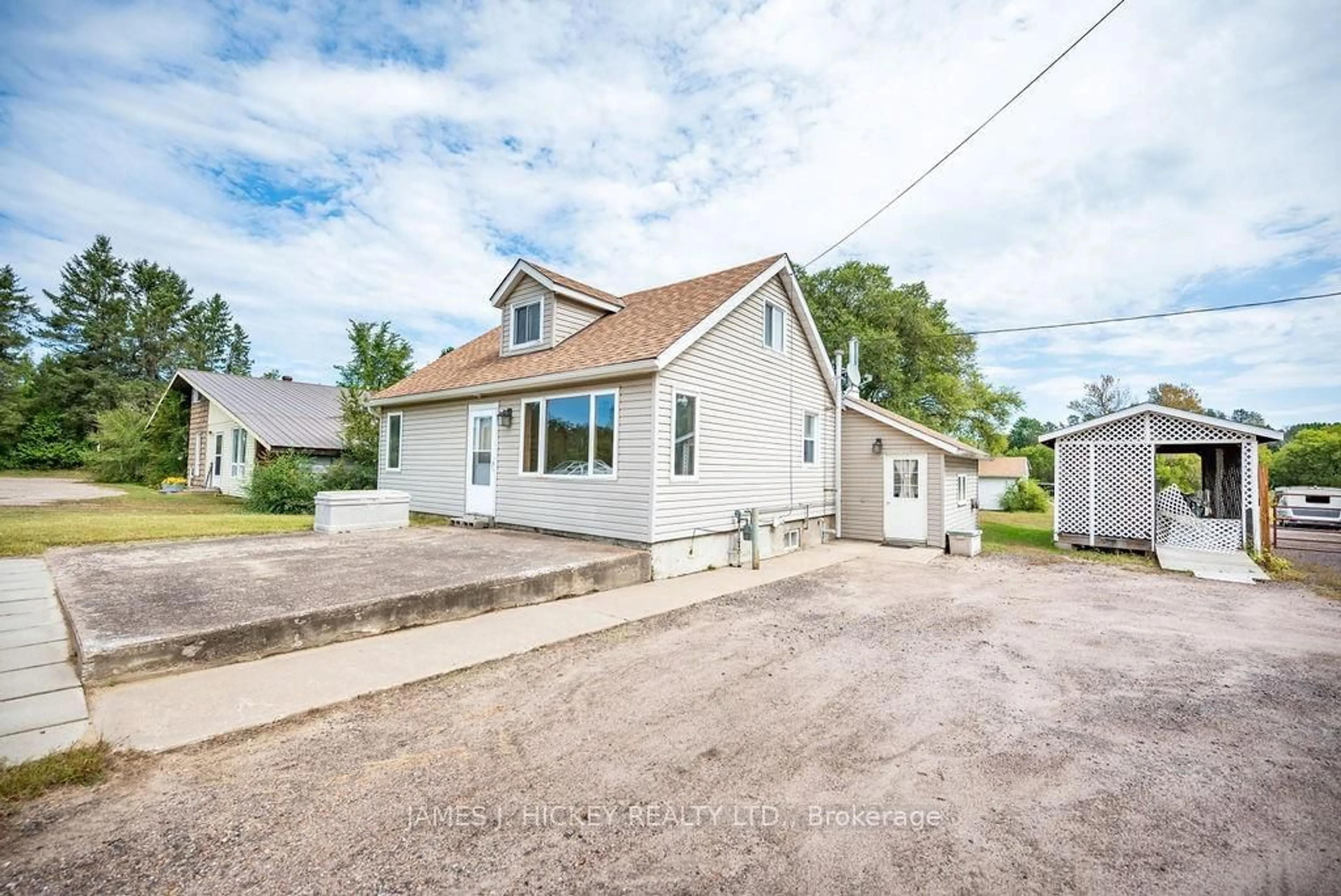 Frontside or backside of a home, cottage for 33016 HIGHWAY 17, Deep River Ontario K0J 1P0