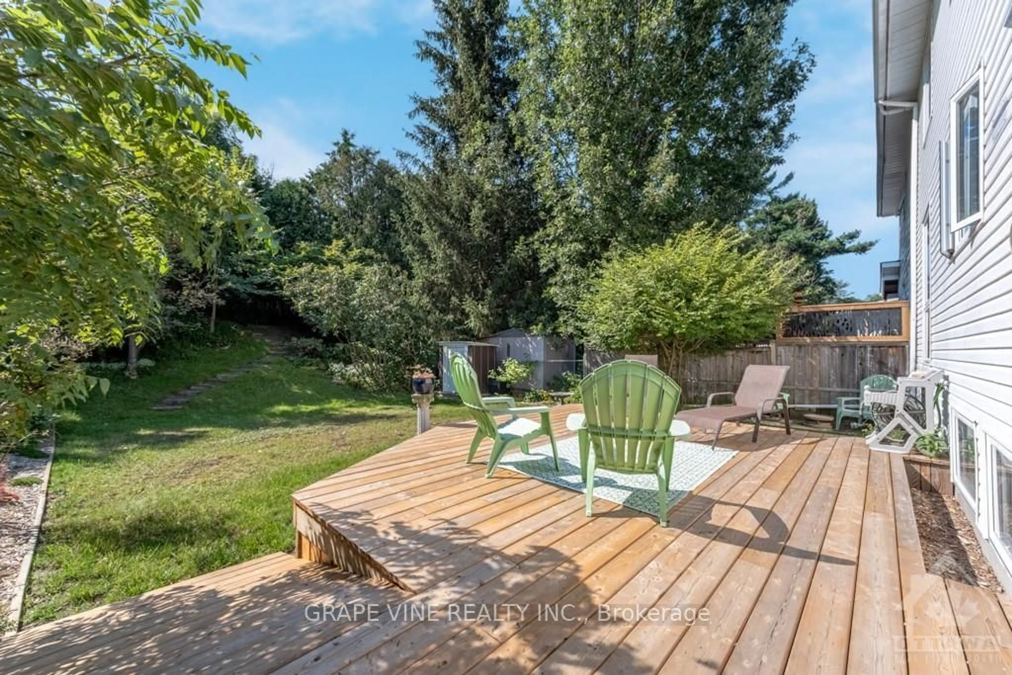 Patio, the fenced backyard for 34 LINDHURST Cres, South of Baseline to Knoxdale Ontario K2G 0T7