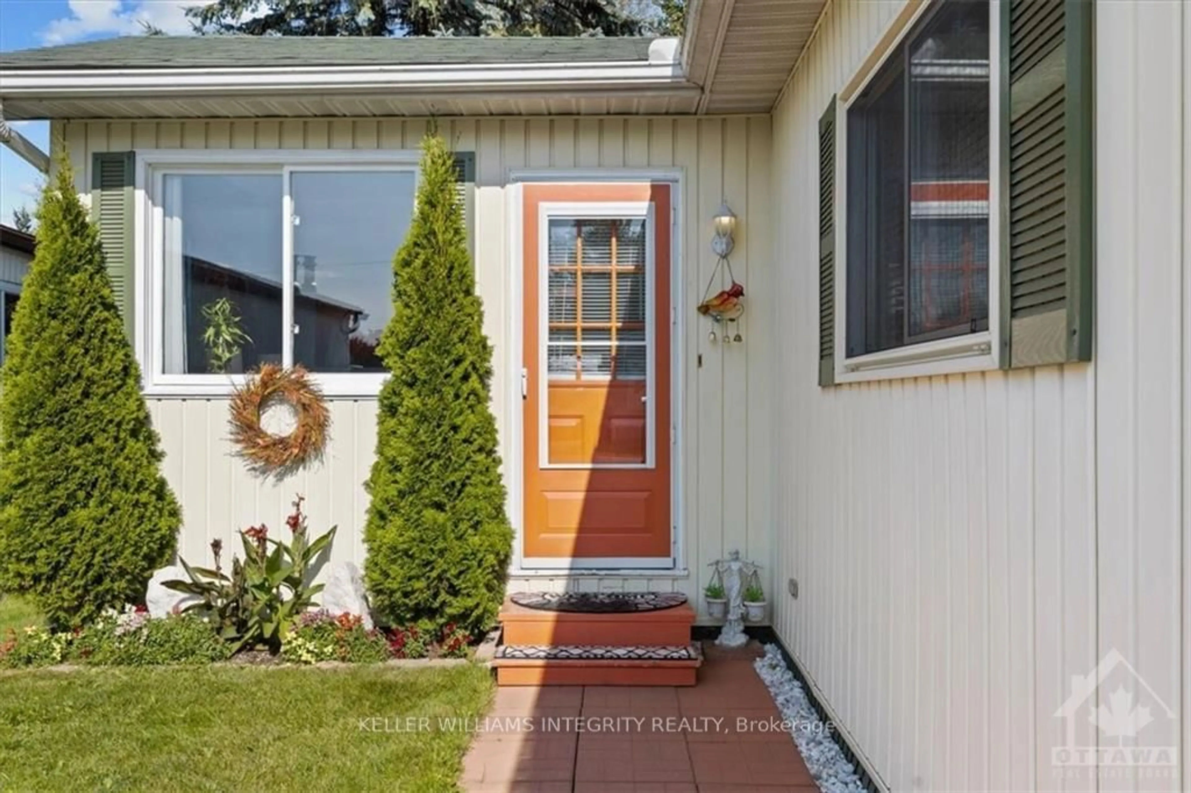 Indoor entryway, wood floors for 1029 VISTA BARRETT, Greely - Metcalfe - Osgoode - Vernon and Area Ontario K4P 1C8