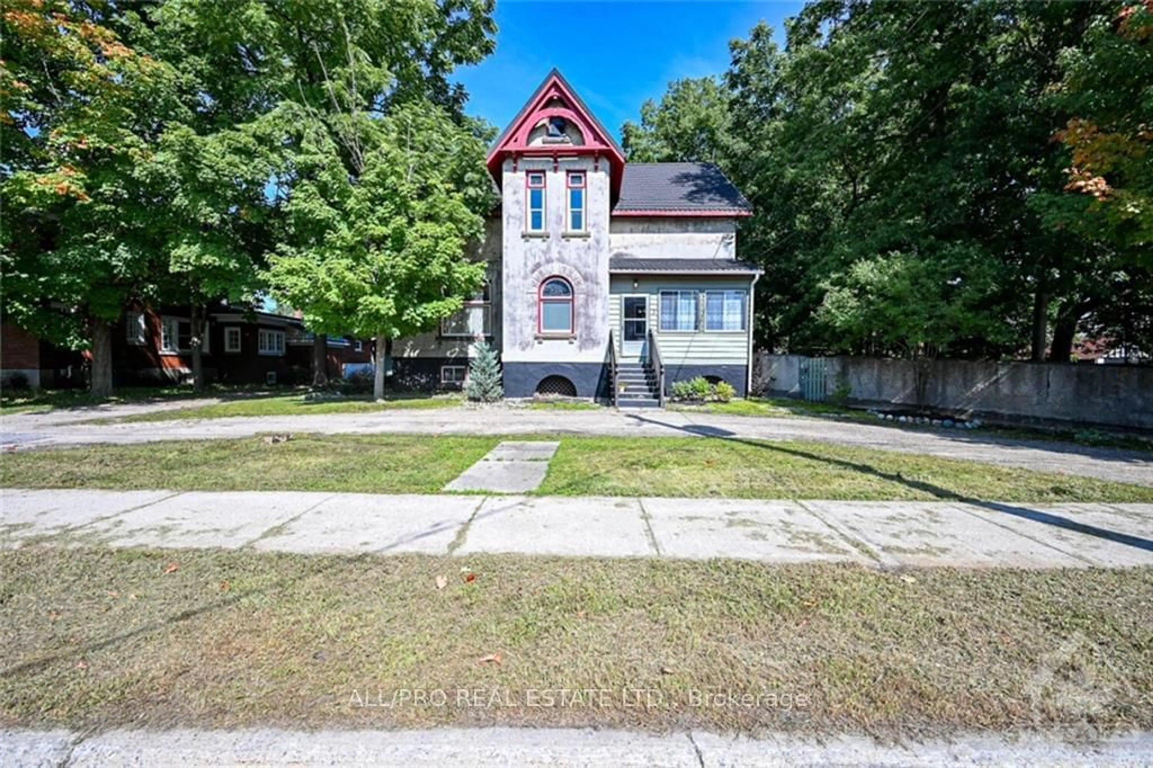 Frontside or backside of a home, the street view for 3 DRUMMOND St, Perth Ontario K7H 1E4