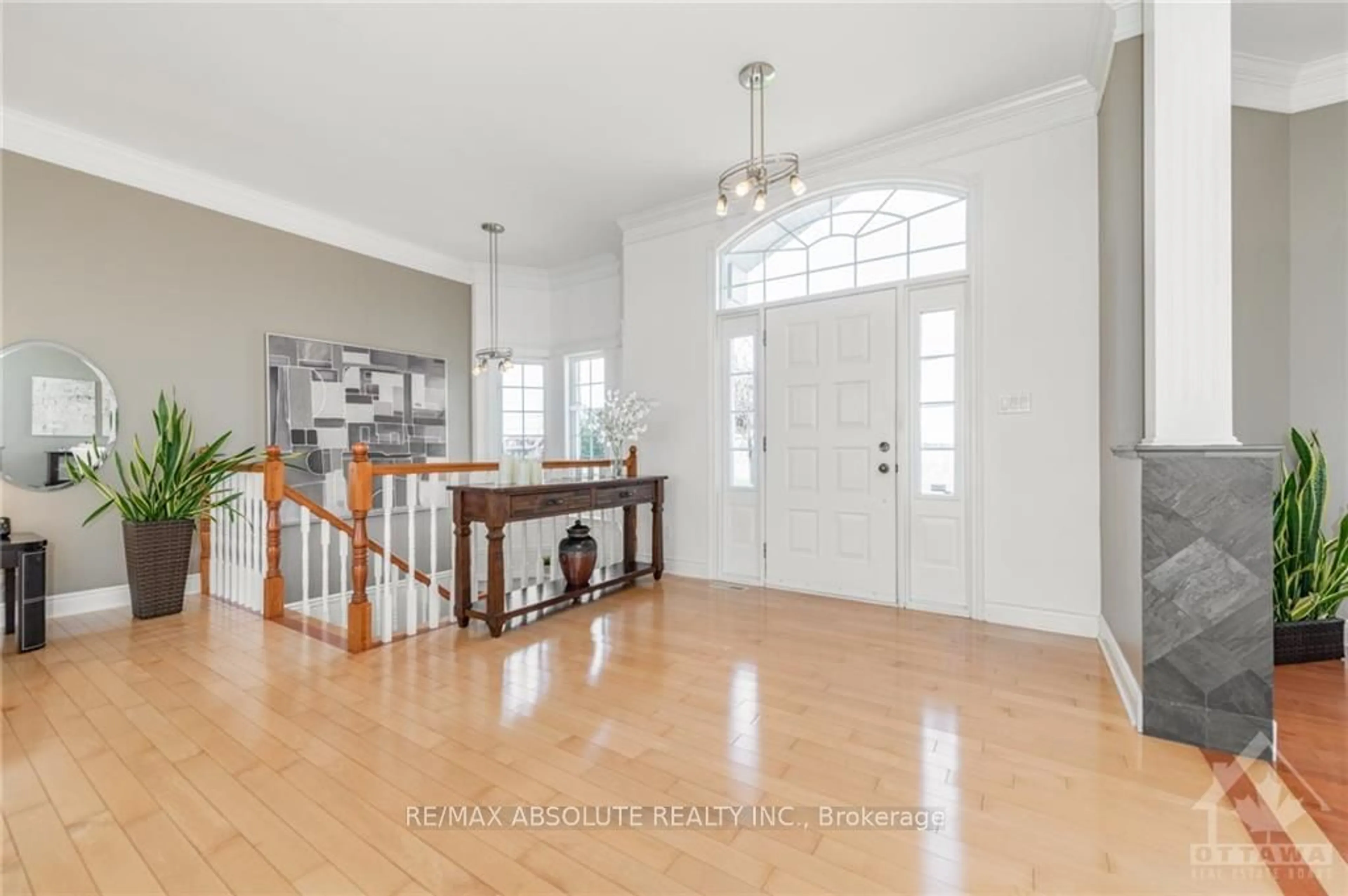 Indoor entryway, wood floors for 1367 STE MARIE Rd, Russell Ontario K0A 1W0