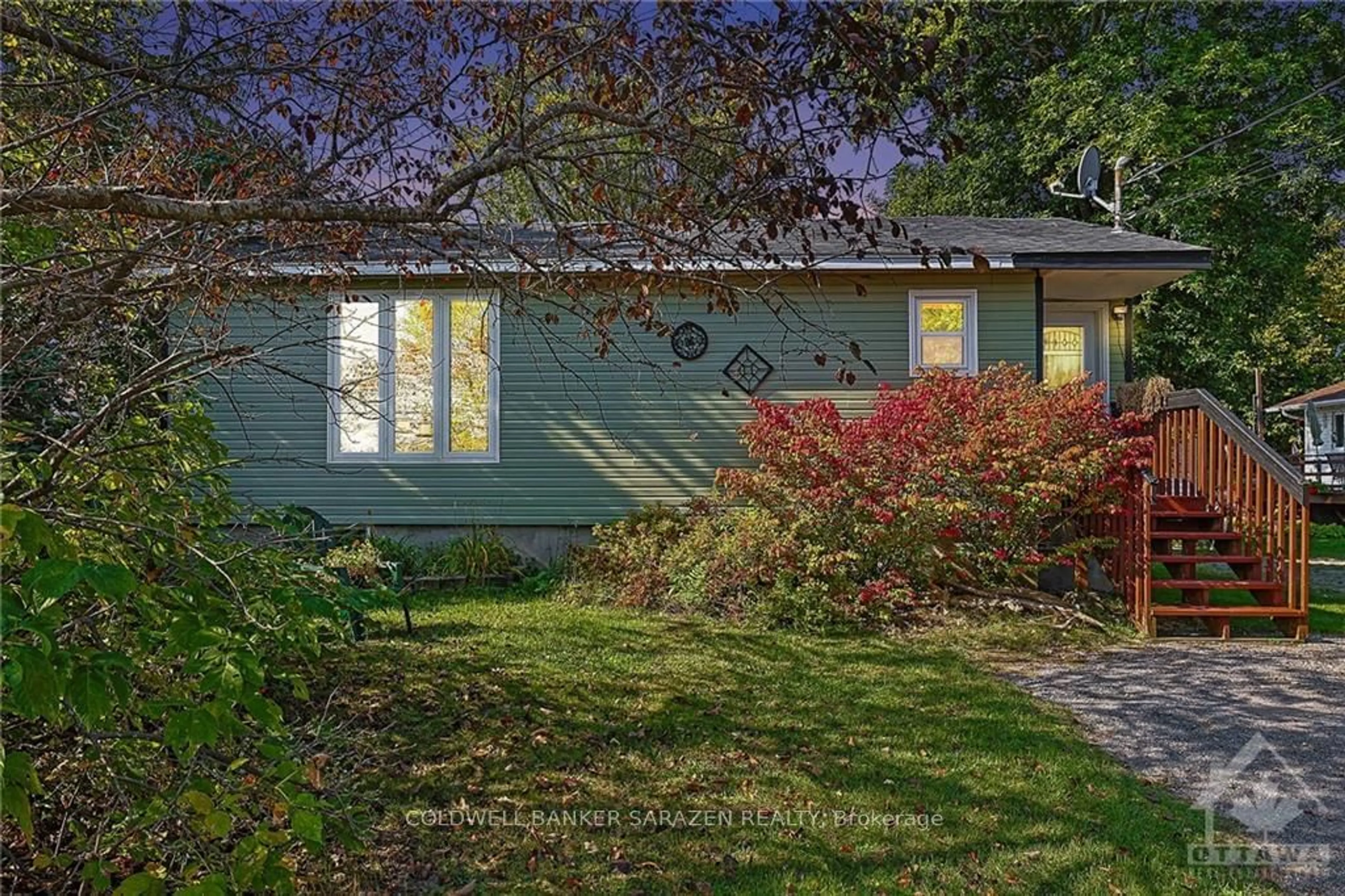 Frontside or backside of a home, cottage for 32 PHILLIPS St, McNab/Braeside Ontario K0A 1G0