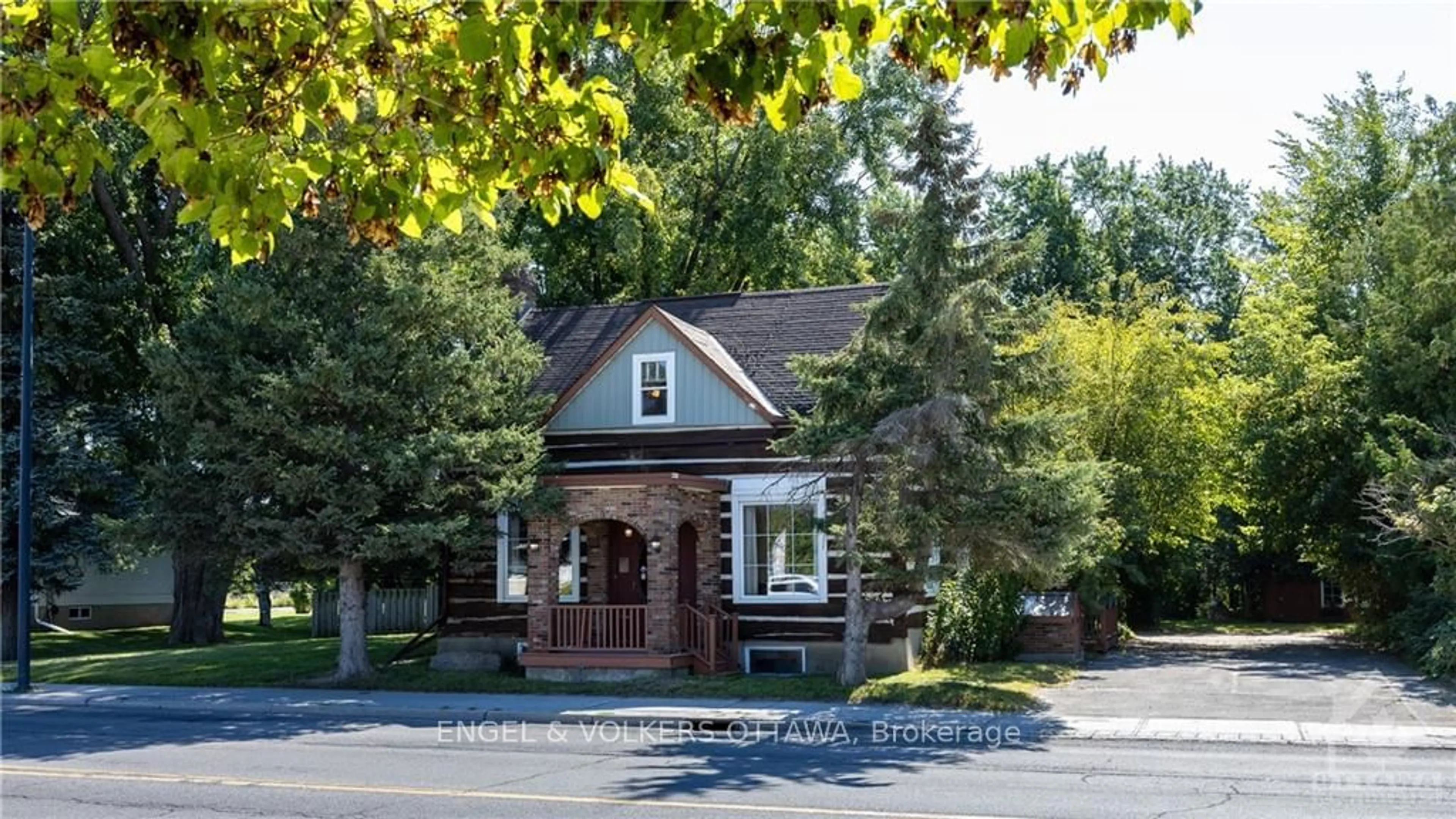 Home with brick exterior material for 6172 PERTH St, Richmond Ontario K0A 2Z0