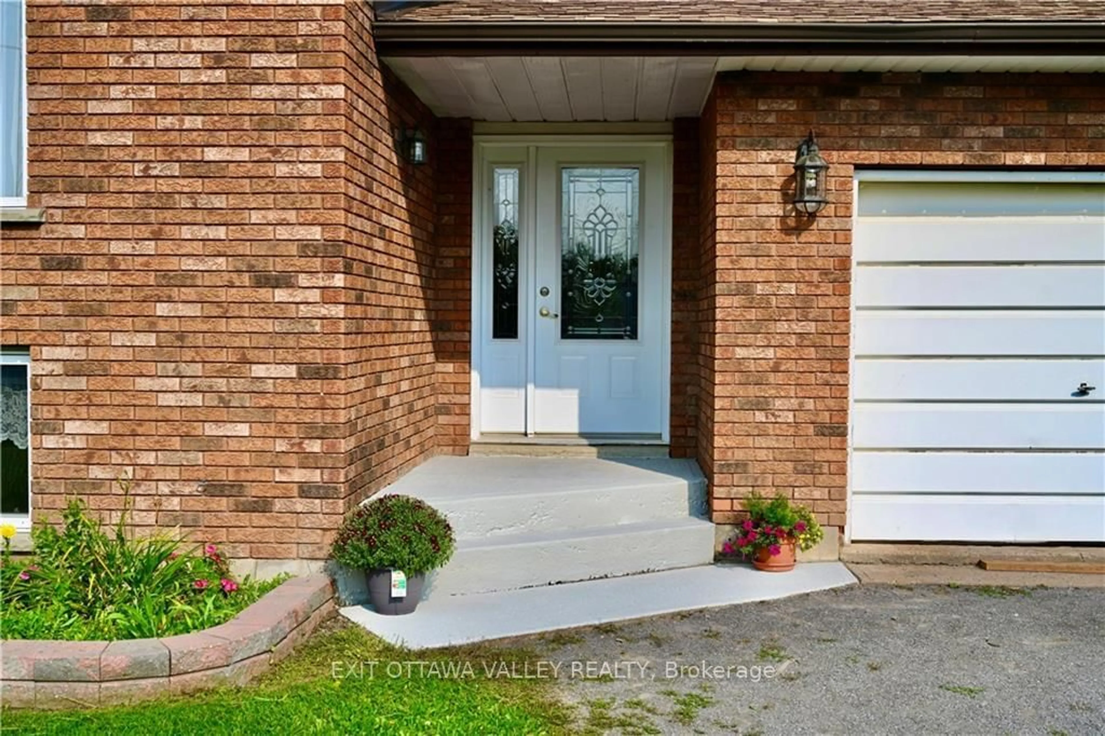 Indoor entryway, cement floor for 1932 GORE Line, Whitewater Region Ontario K0J 2L0