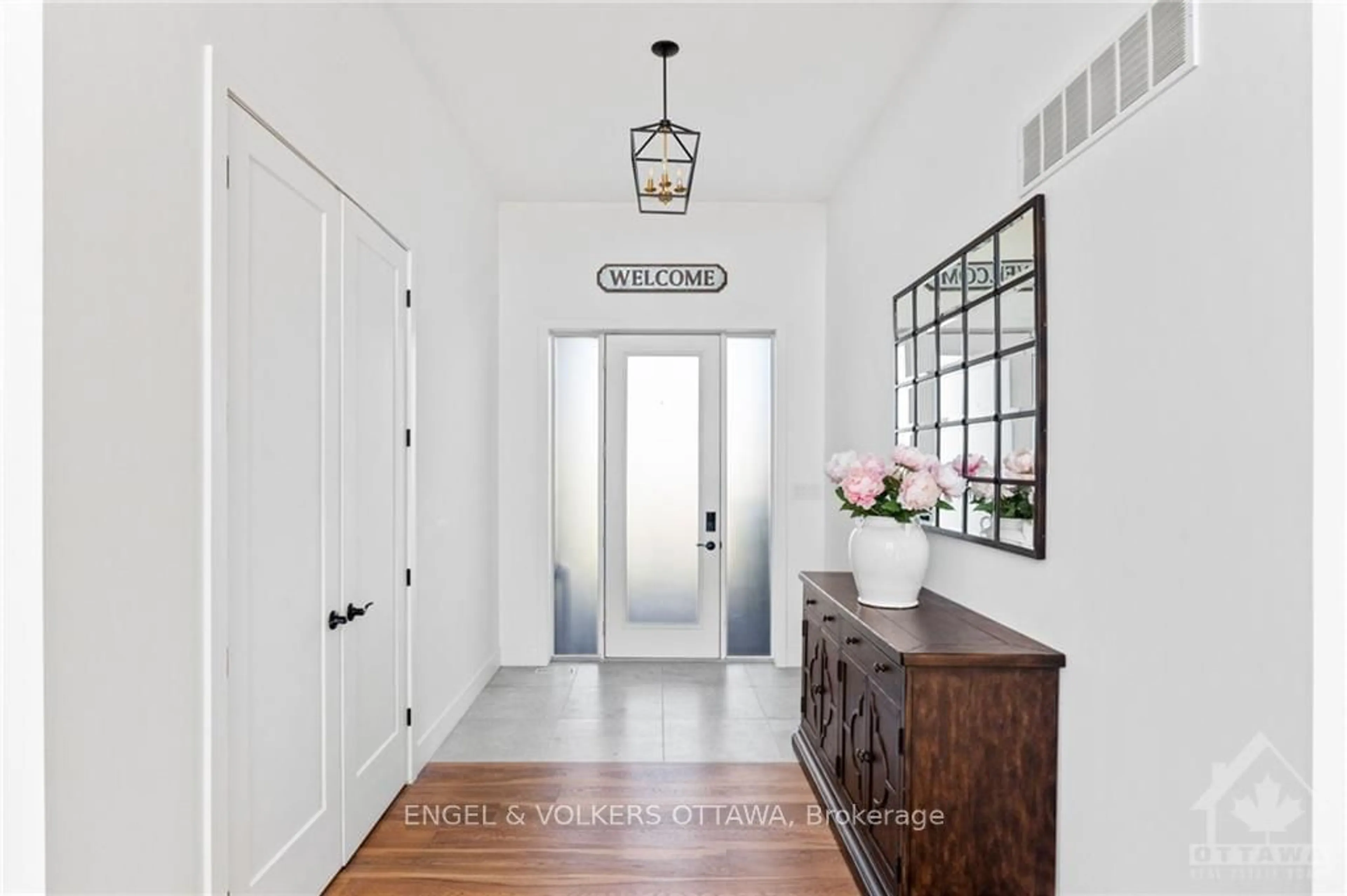 Indoor entryway, wood floors for 133 CADIEUX Way, Greely - Metcalfe - Osgoode - Vernon and Area Ontario K4P 0E9