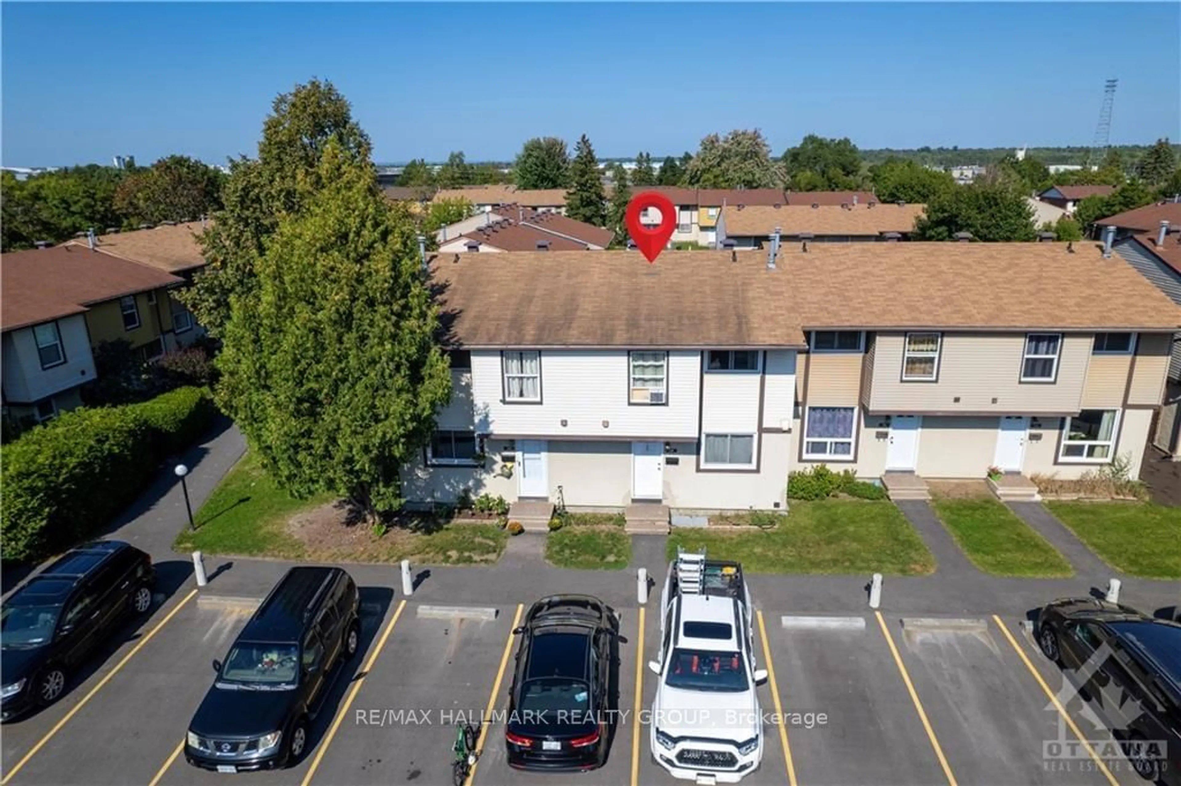 A pic from exterior of the house or condo, the front or back of building for 2570 SOUTHVALE Cres, Elmvale Acres and Area Ontario K1B 5B6