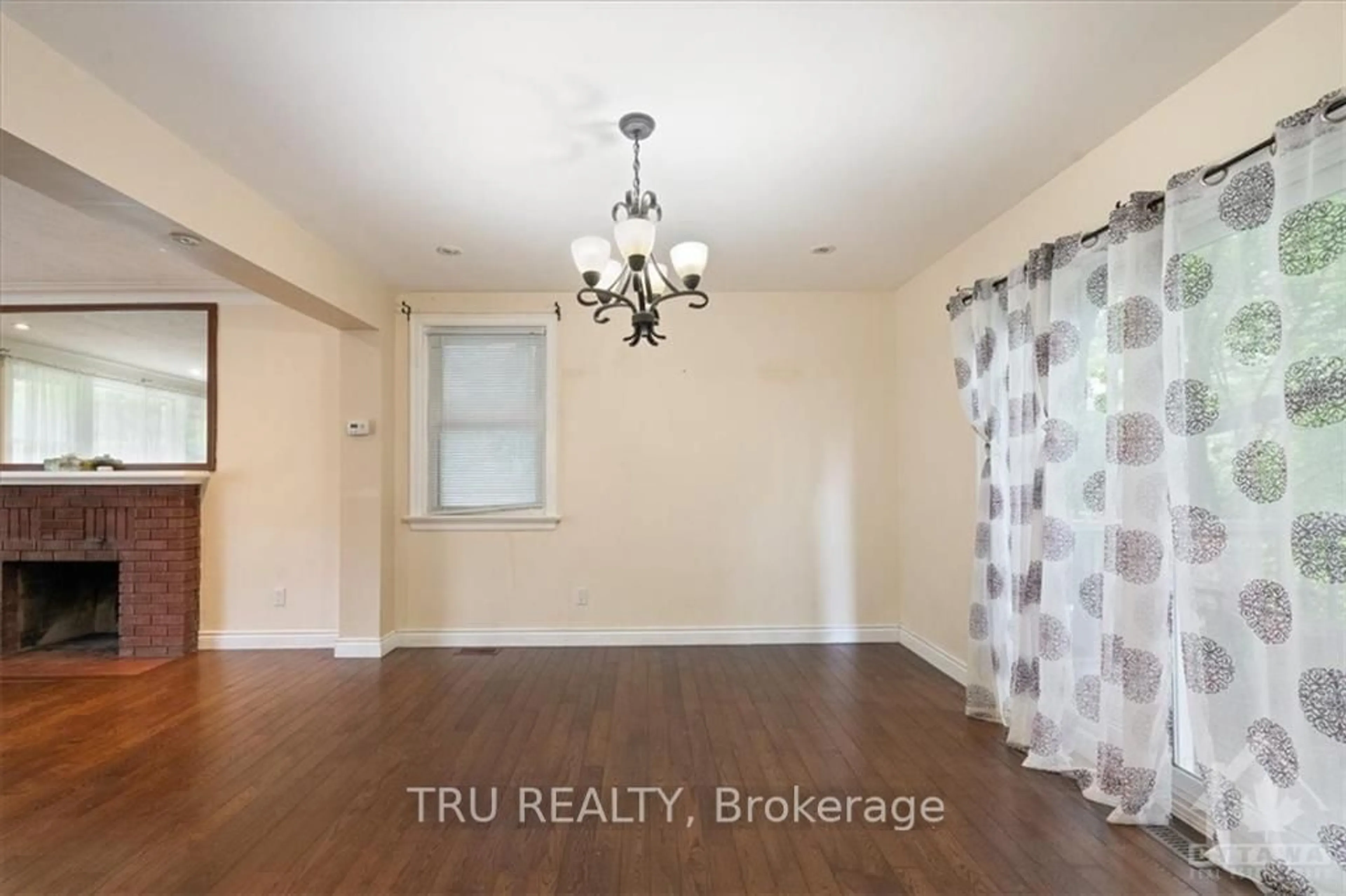 A pic of a room, wood floors for 1657 ALTA VISTA Dr, Alta Vista and Area Ontario K1G 0G4