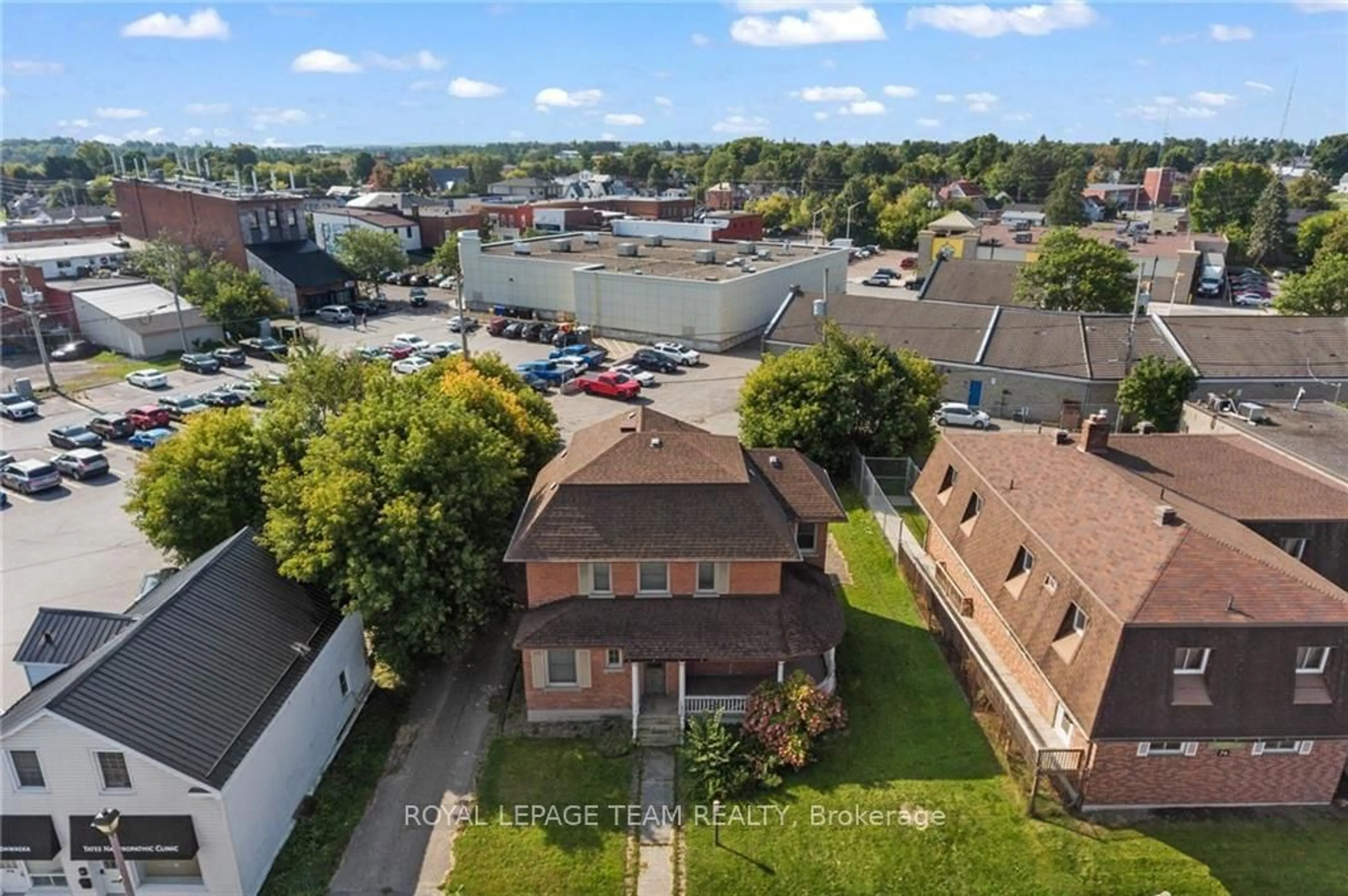 A pic from exterior of the house or condo, the street view for 70 MADAWASKA St, Arnprior Ontario K7S 1R9