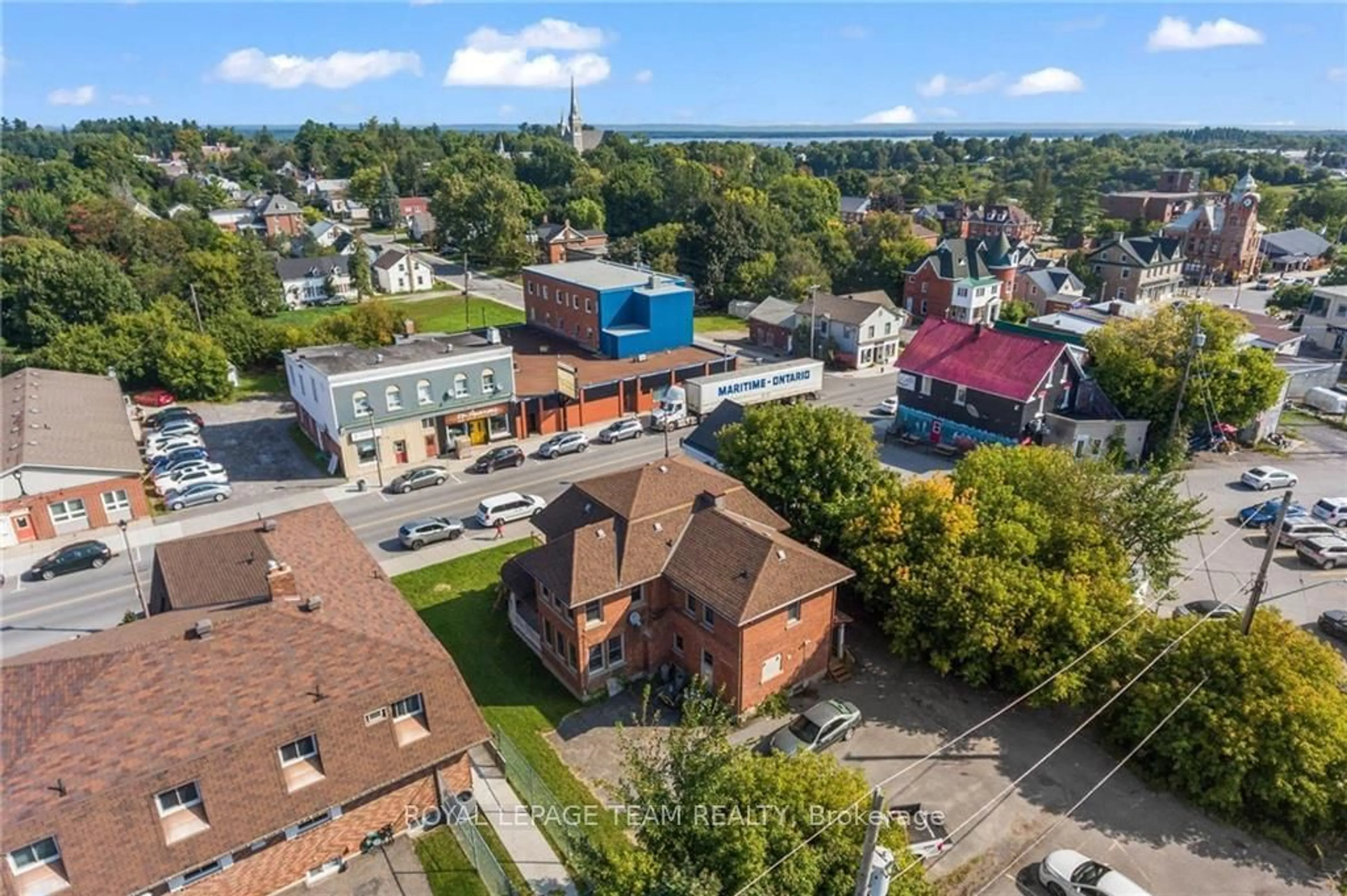 A pic from exterior of the house or condo, the street view for 70 MADAWASKA St, Arnprior Ontario K7S 1R9