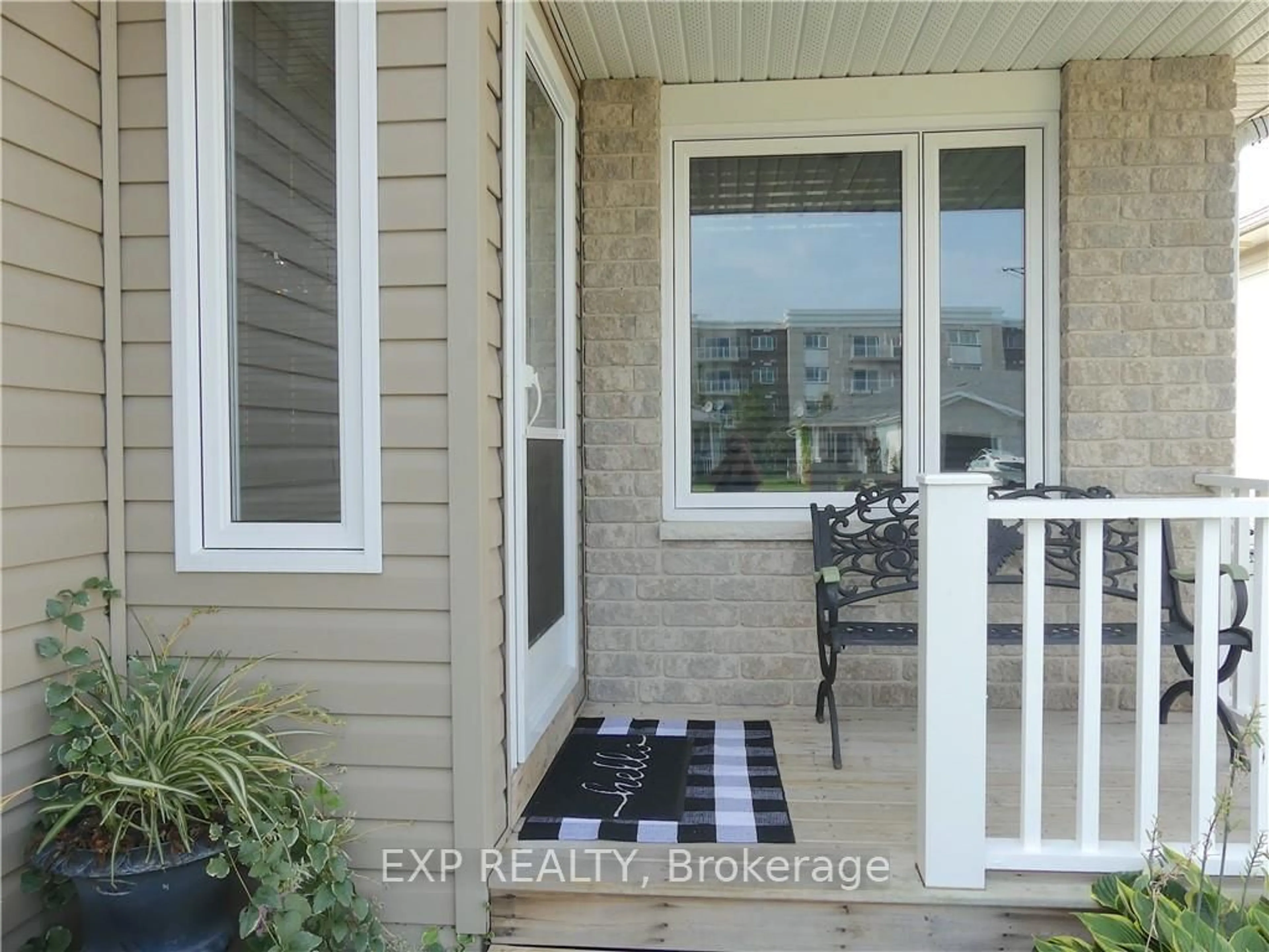 Indoor entryway, ceramic floors for 862 EIGHTH St, Renfrew Ontario K7V 4K9