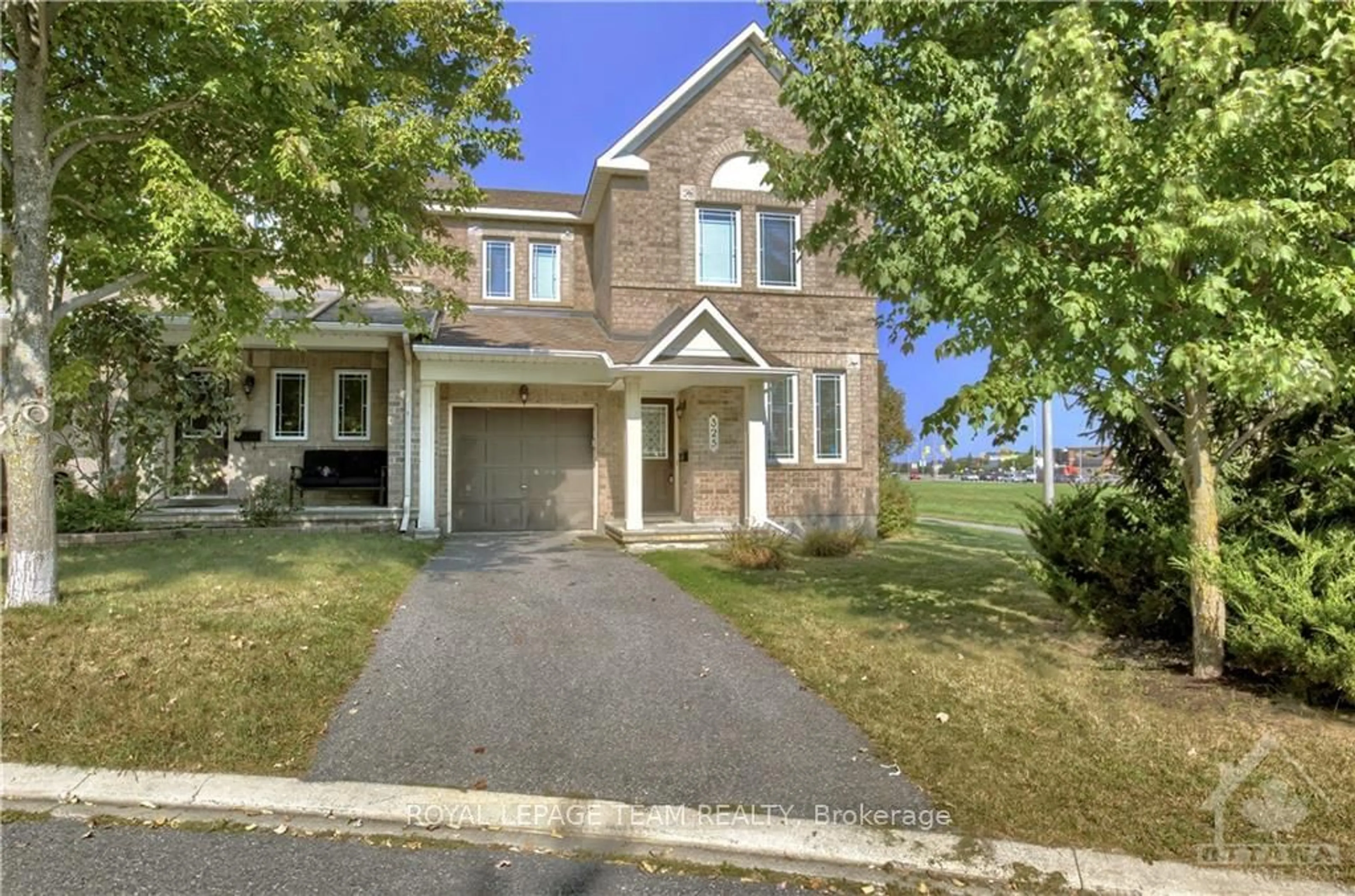 A pic from exterior of the house or condo, the street view for 325 BAKEWELL Cres, Barrhaven Ontario K2G 7G1