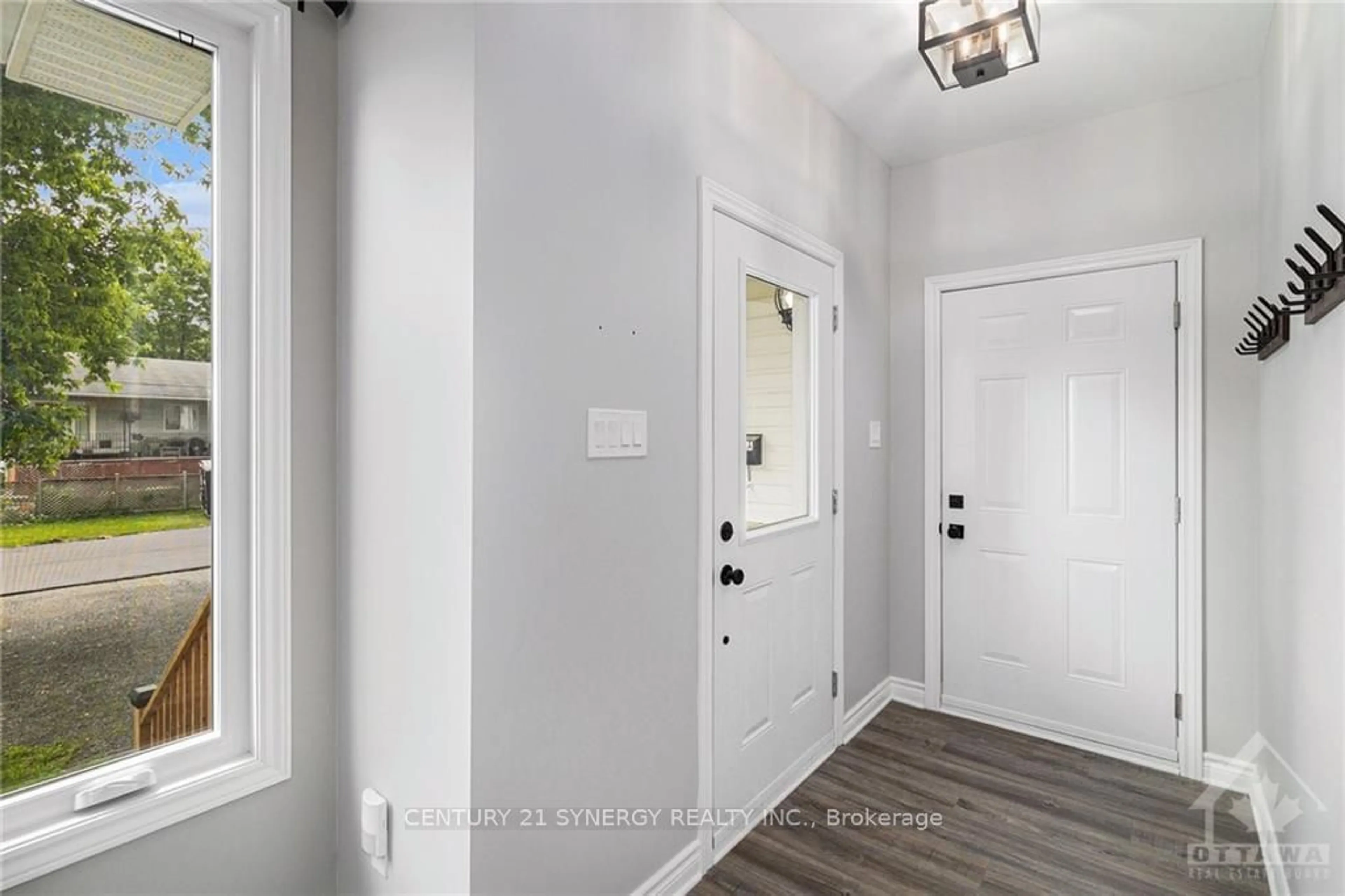 Indoor entryway, wood floors for 26 KING St, Montague Ontario K7A 3C9