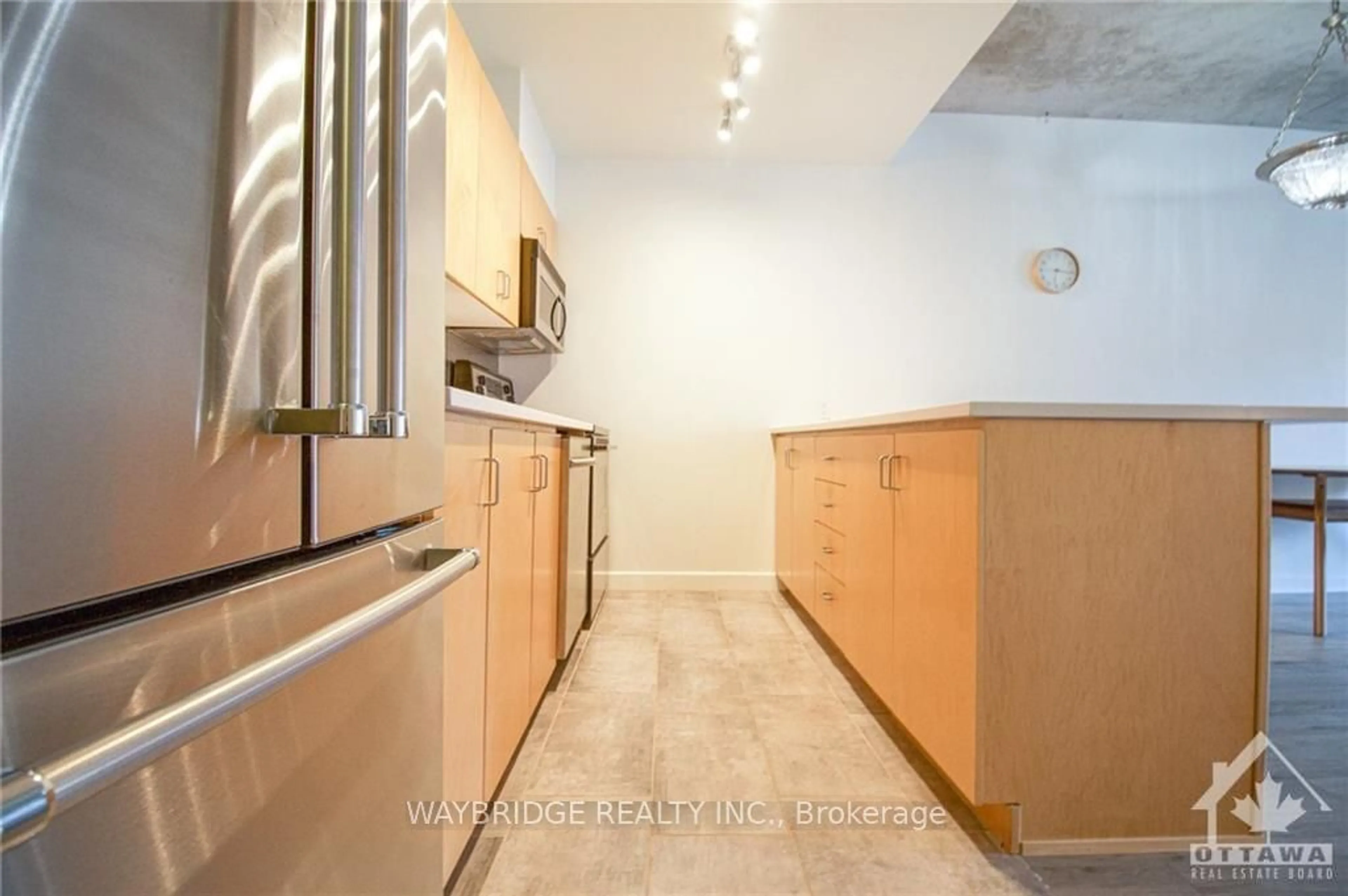 Kitchen, wood floors for 180 YORK St #208, Lower Town - Sandy Hill Ontario K1N 1J6