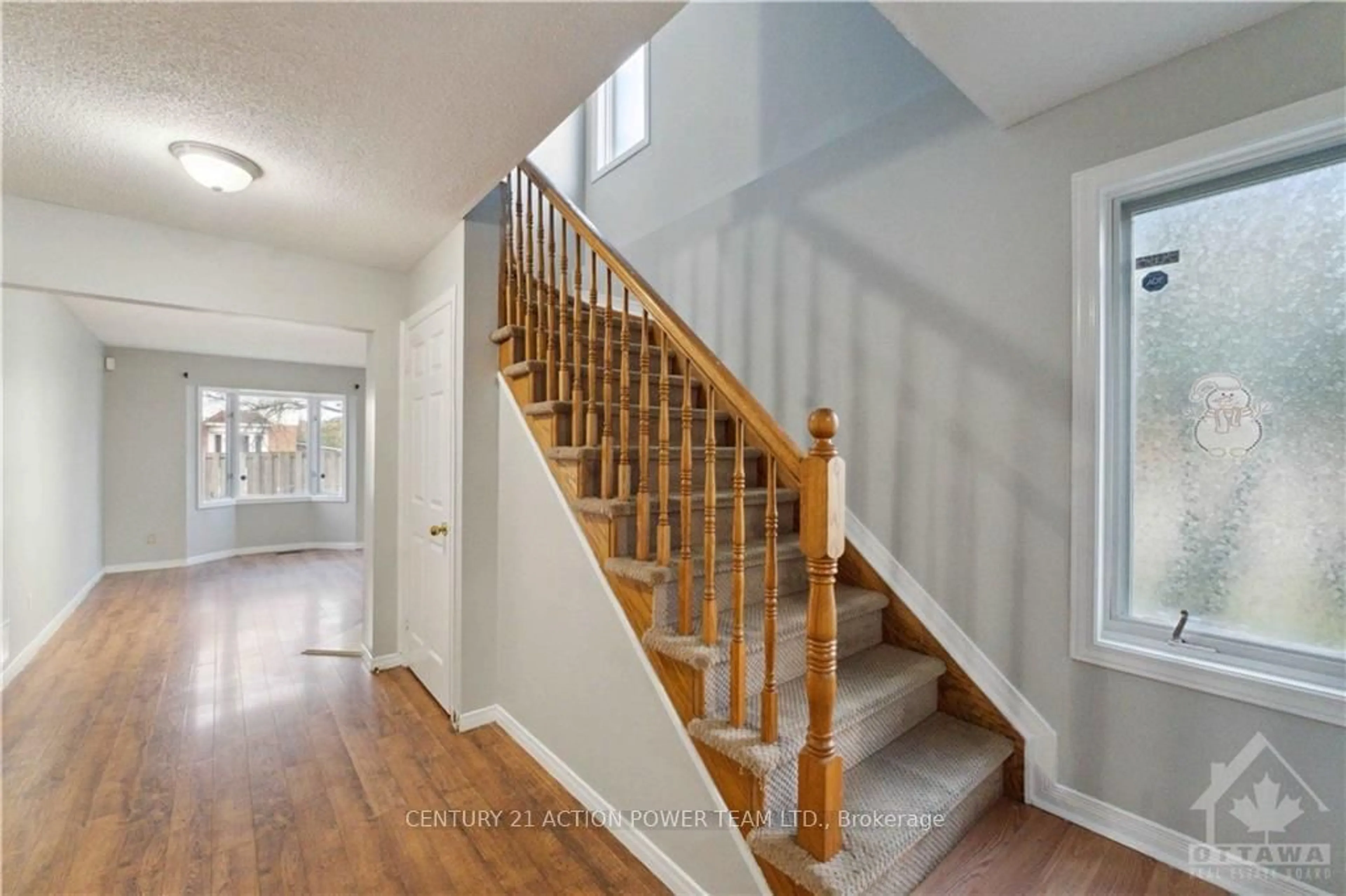 Indoor entryway, wood floors for 127 WOODBURY Cres, Hunt Club - South Keys and Area Ontario K1G 5C5