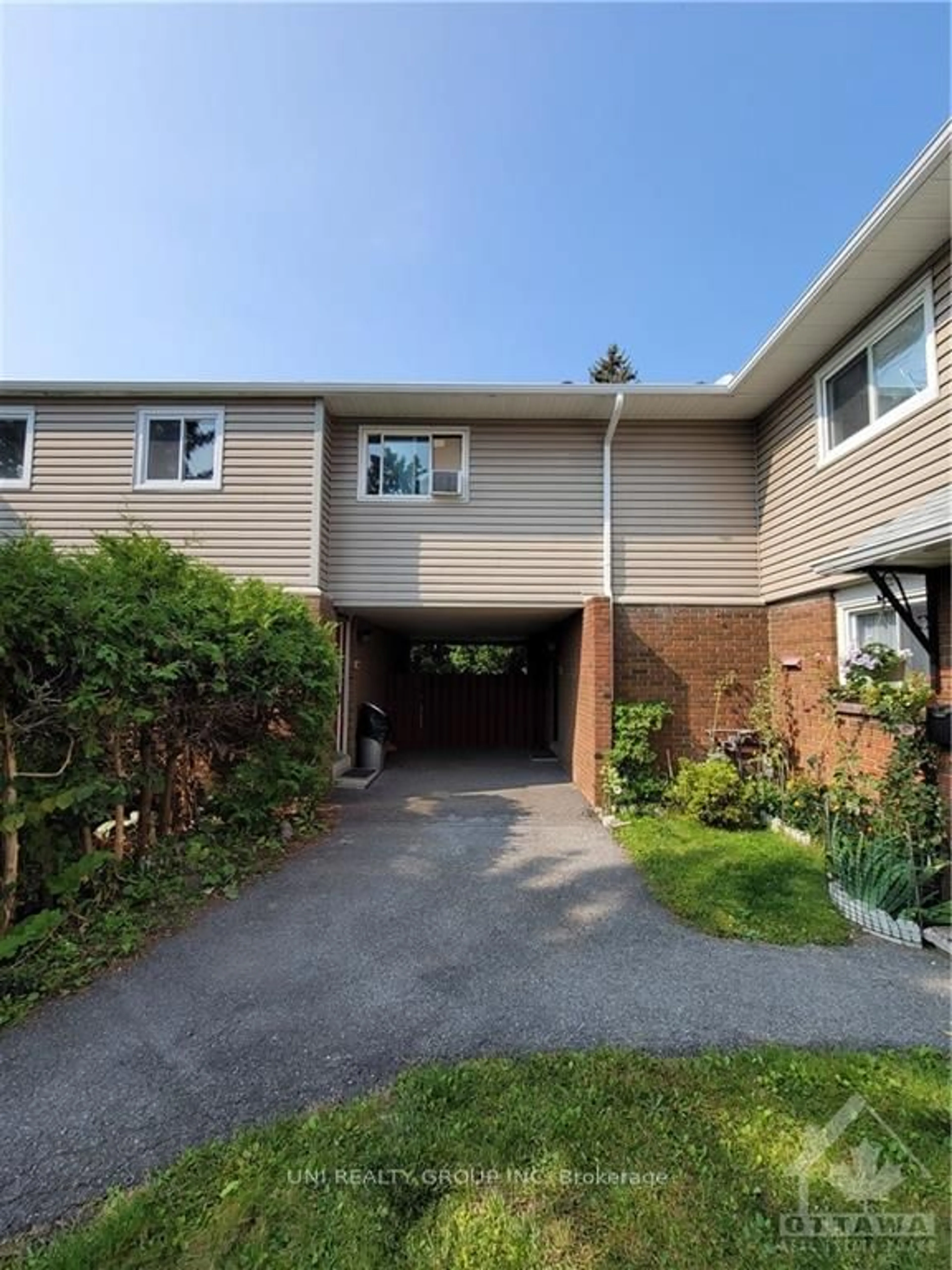 A pic from exterior of the house or condo, the front or back of building for 1460 HEATHERINGTON Rd #H, Hunt Club - South Keys and Area Ontario K1V 6S1