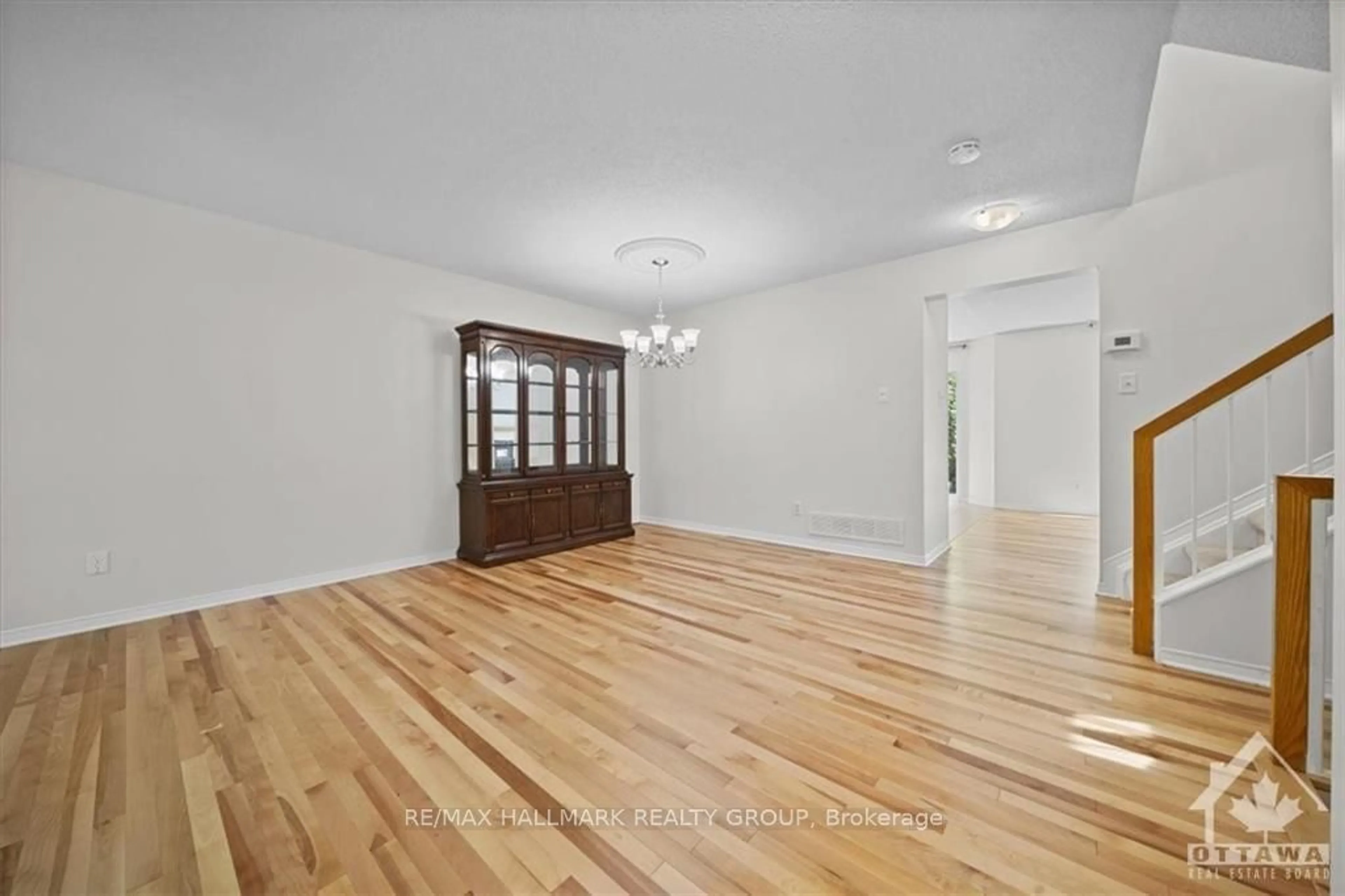 Indoor entryway, wood floors for 70 MERSEY Ave, Kanata Ontario K2K 3A6