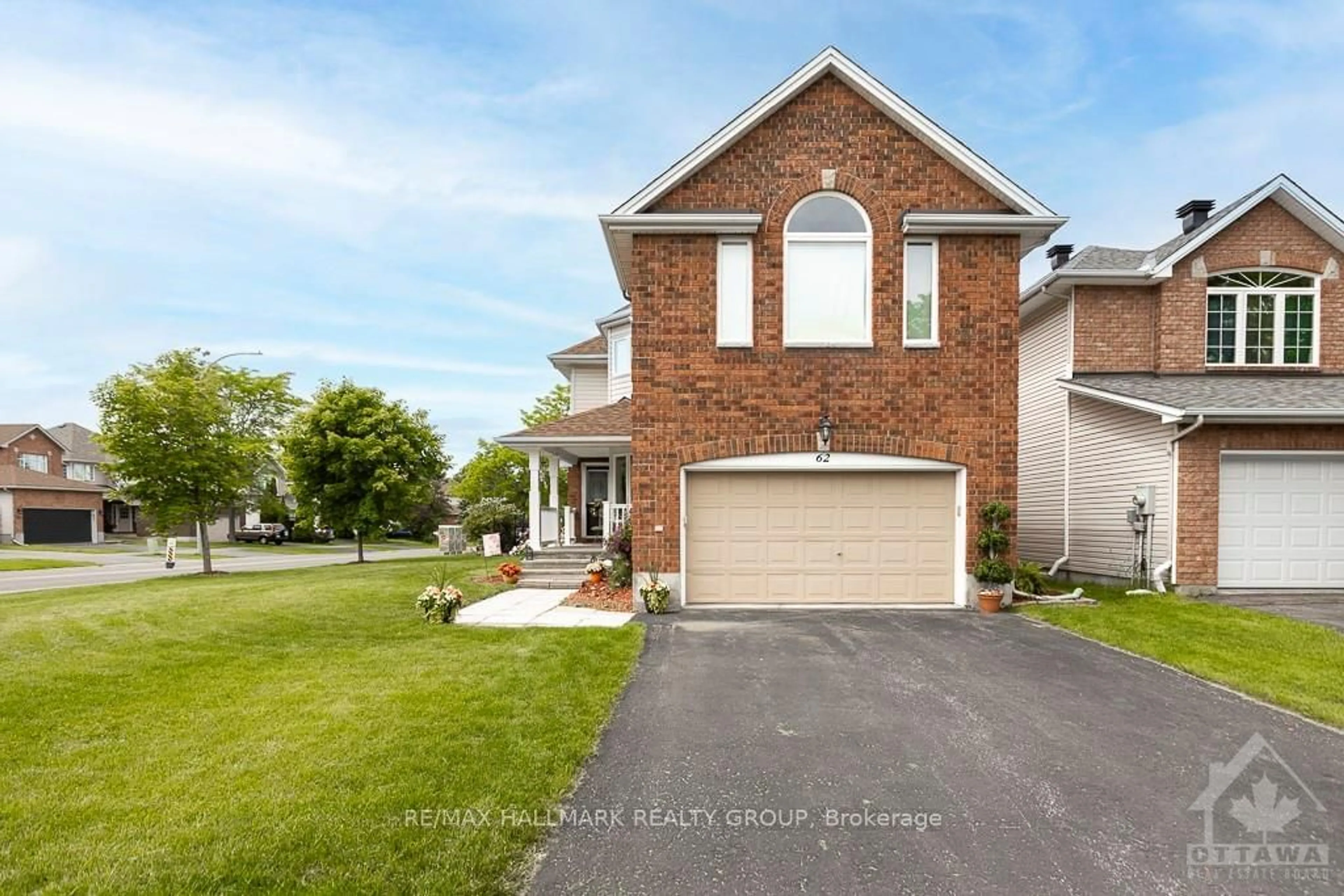 Frontside or backside of a home, the street view for 62 CLYDESDALE Ave, Kanata Ontario K2M 2M4