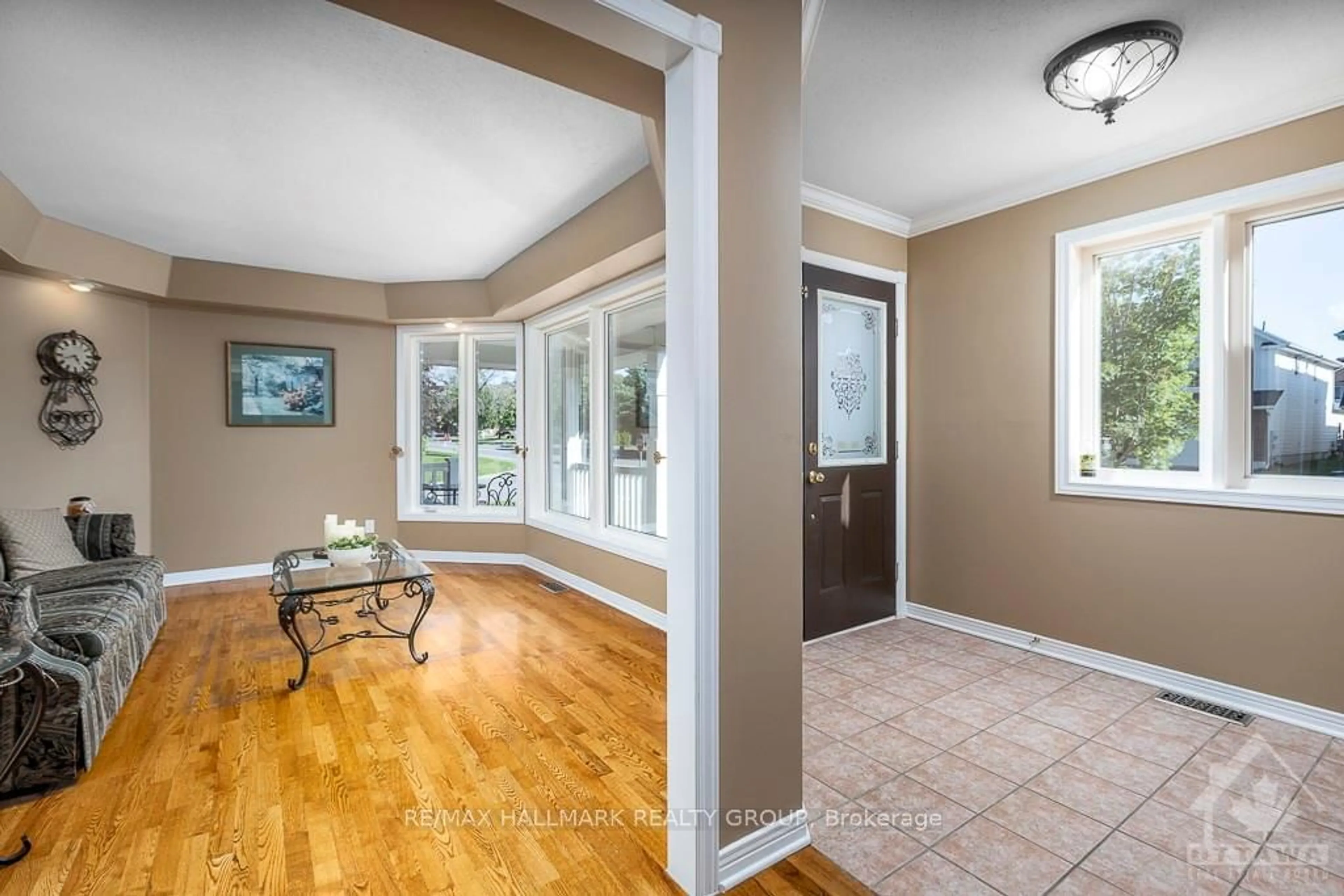 Indoor entryway, wood floors for 62 CLYDESDALE Ave, Kanata Ontario K2M 2M4