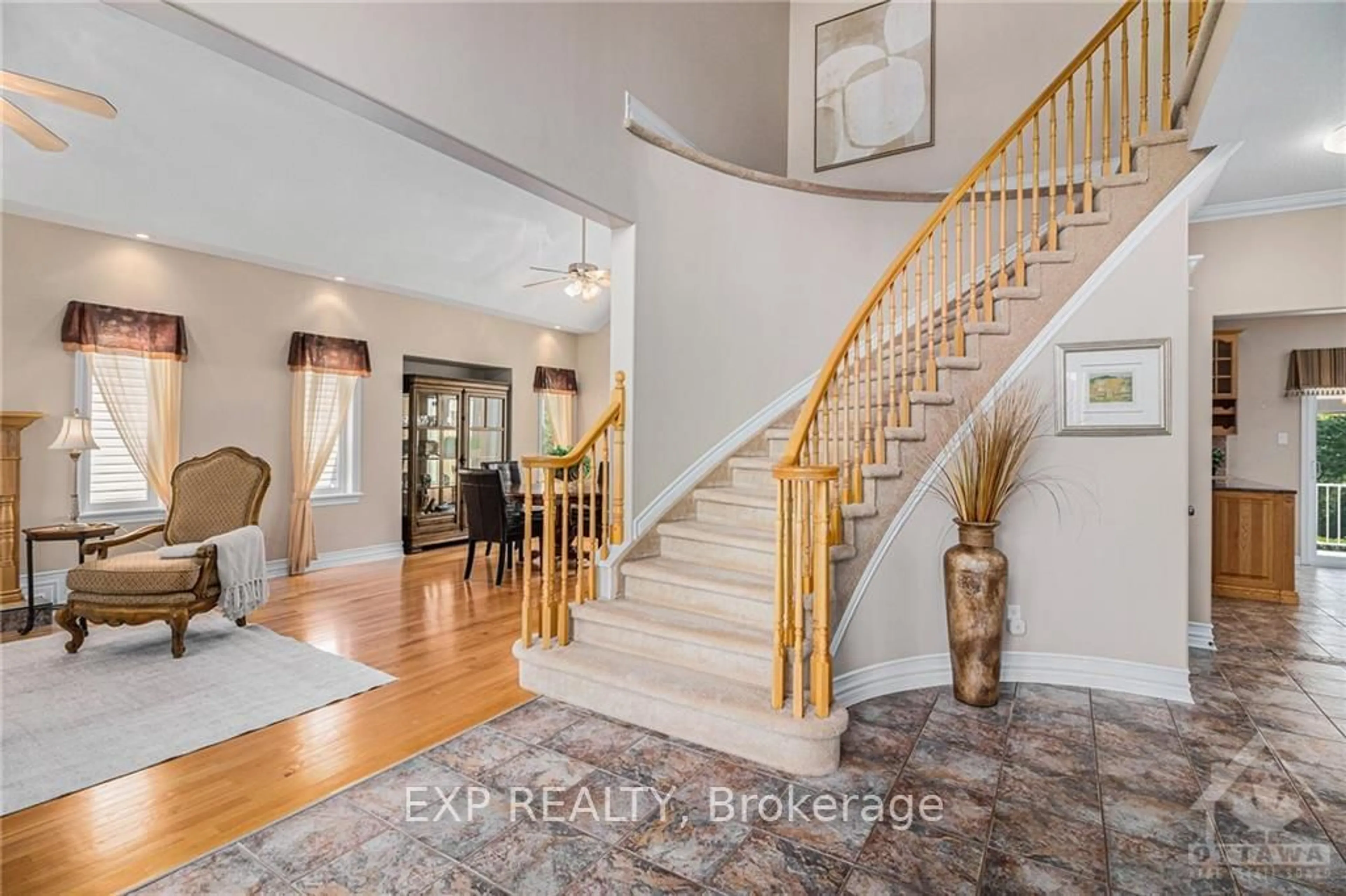 Indoor entryway, wood floors for 8 DU BOISE St, Russell Ontario K0A 1W0