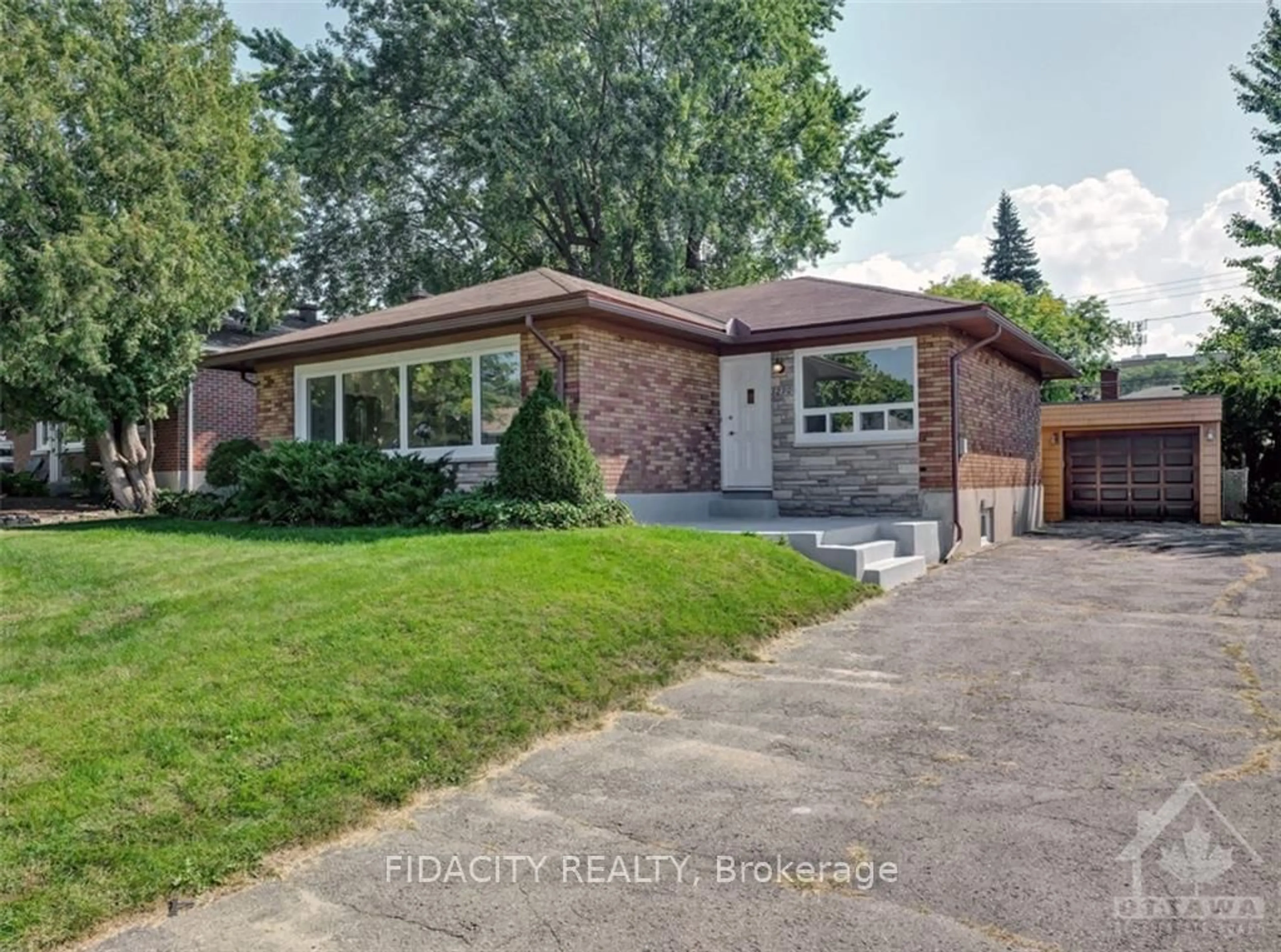 Frontside or backside of a home, the street view for 1290 SNOWDON St, Alta Vista and Area Ontario K1H 7P4