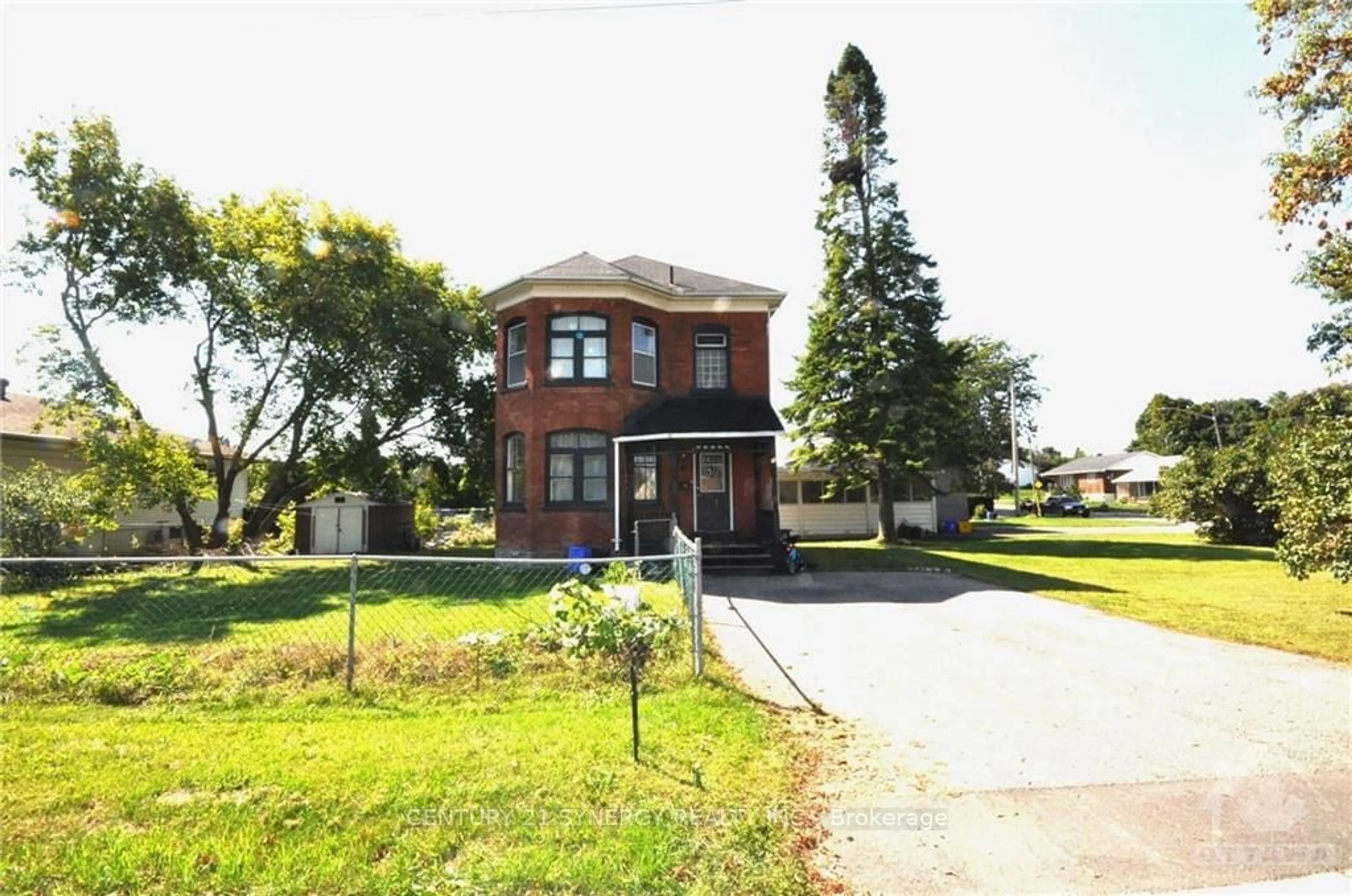 Frontside or backside of a home, cottage for 74 JASPER Ave, Smiths Falls Ontario K7A 4C6