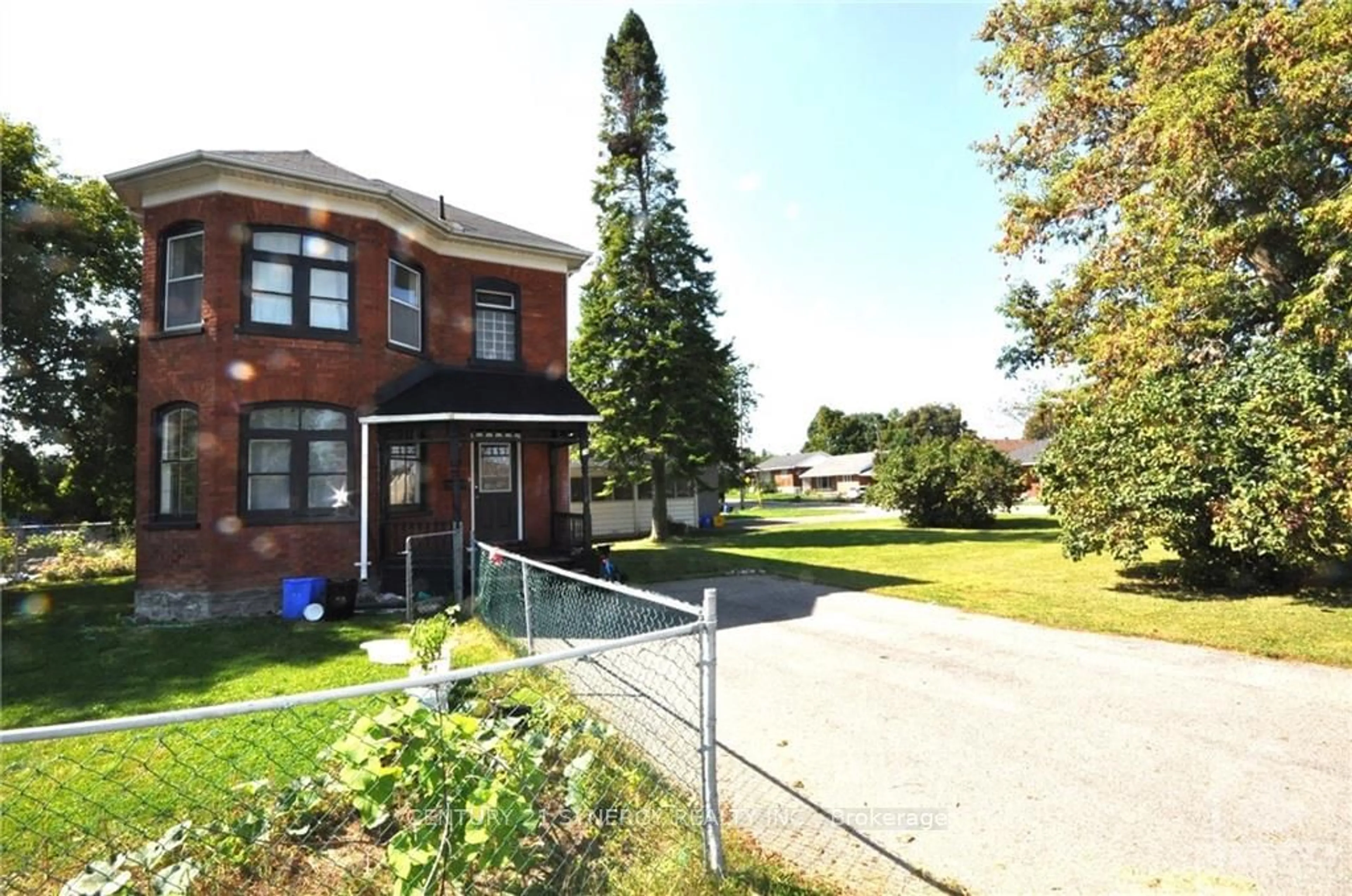 A pic from exterior of the house or condo, the street view for 74 JASPER Ave, Smiths Falls Ontario K7A 4C6