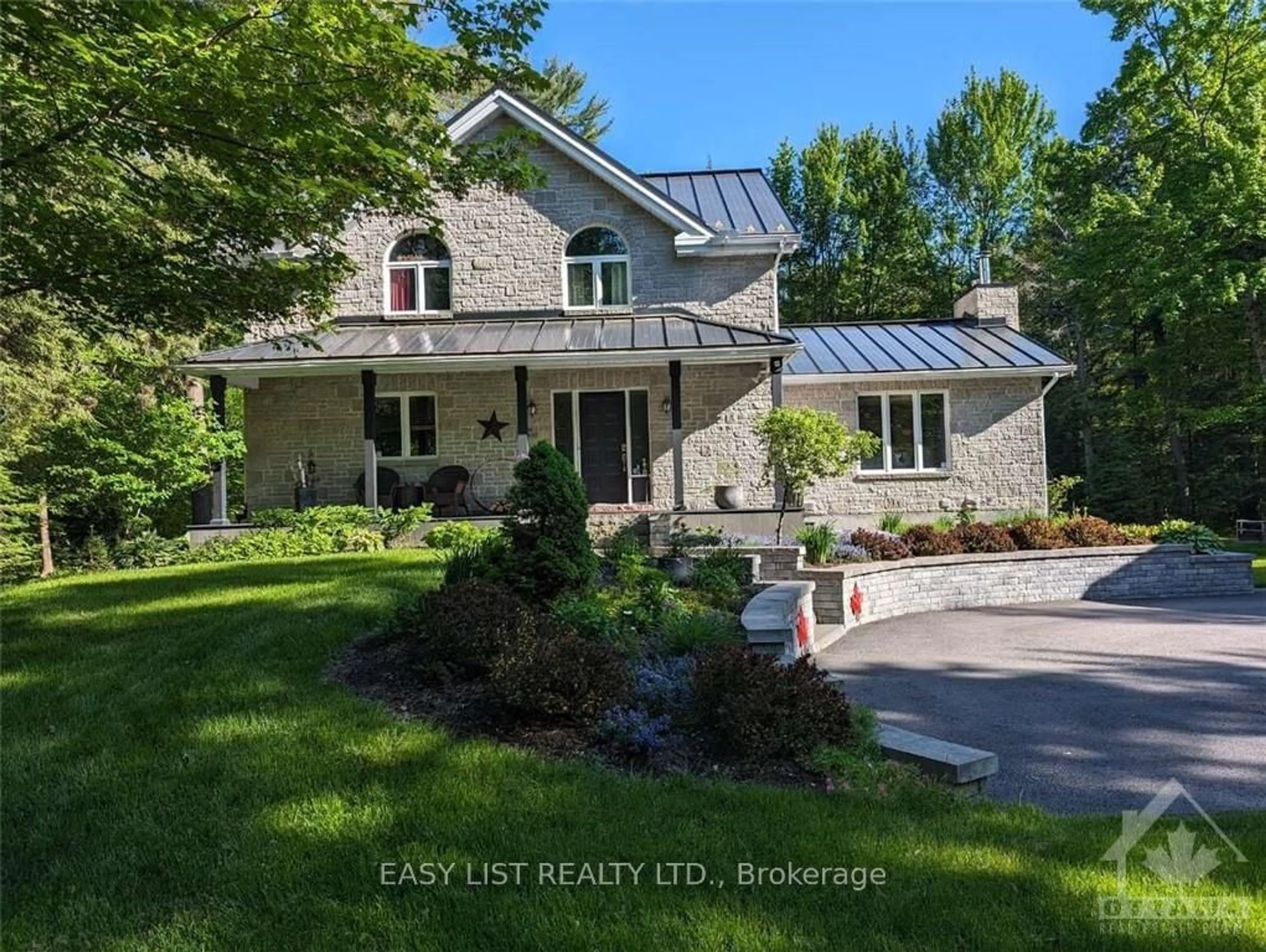 Frontside or backside of a home, cottage for 1068 BUCKHAMS BAY Rd, Constance Bay - Dunrobin - Kilmaurs - Woodlawn Ontario K0A 3M0