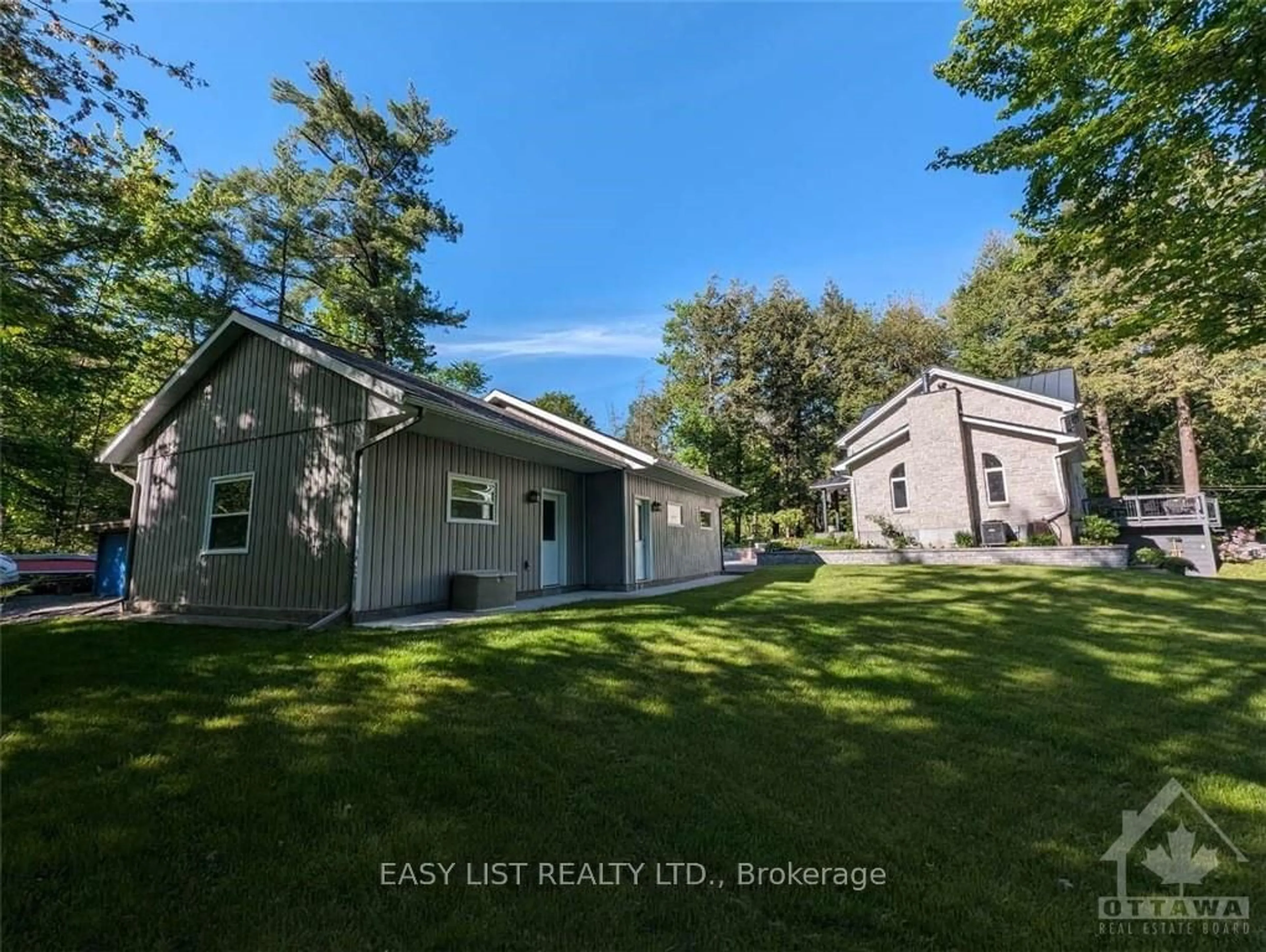 A pic from exterior of the house or condo, cottage for 1068 BUCKHAMS BAY Rd, Constance Bay - Dunrobin - Kilmaurs - Woodlawn Ontario K0A 3M0