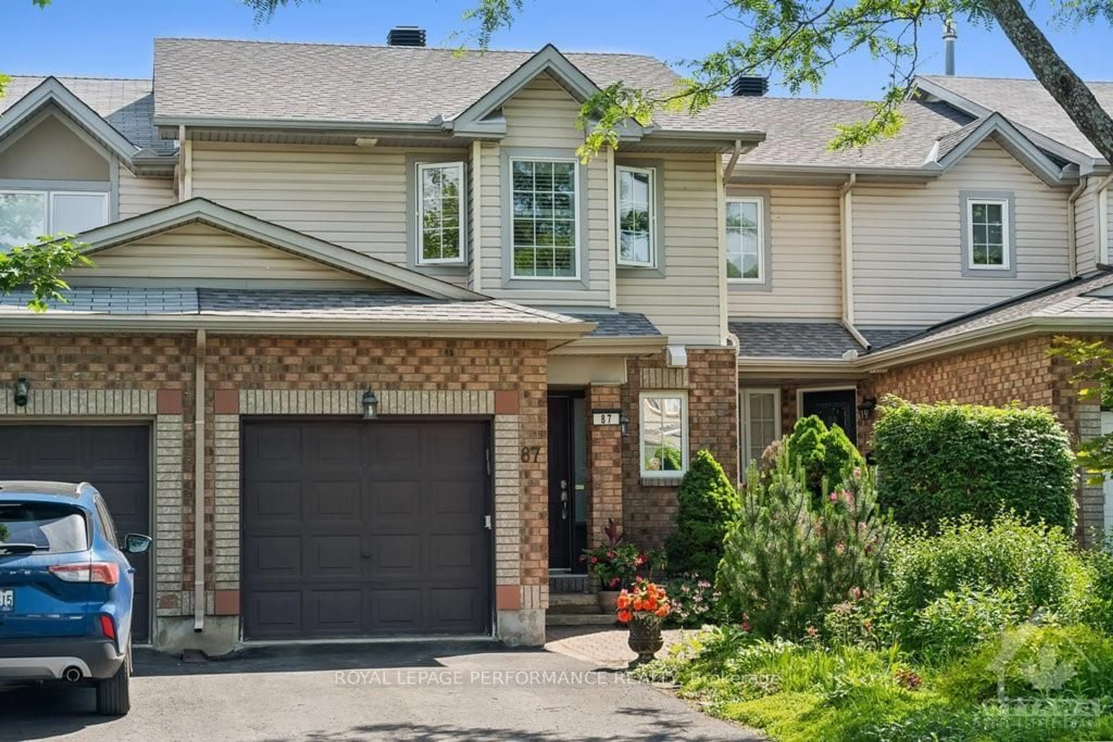 Home with brick exterior material for 87 MEADOWCROFT Cres, Overbook - Castleheights and Area Ontario K1J 1H2