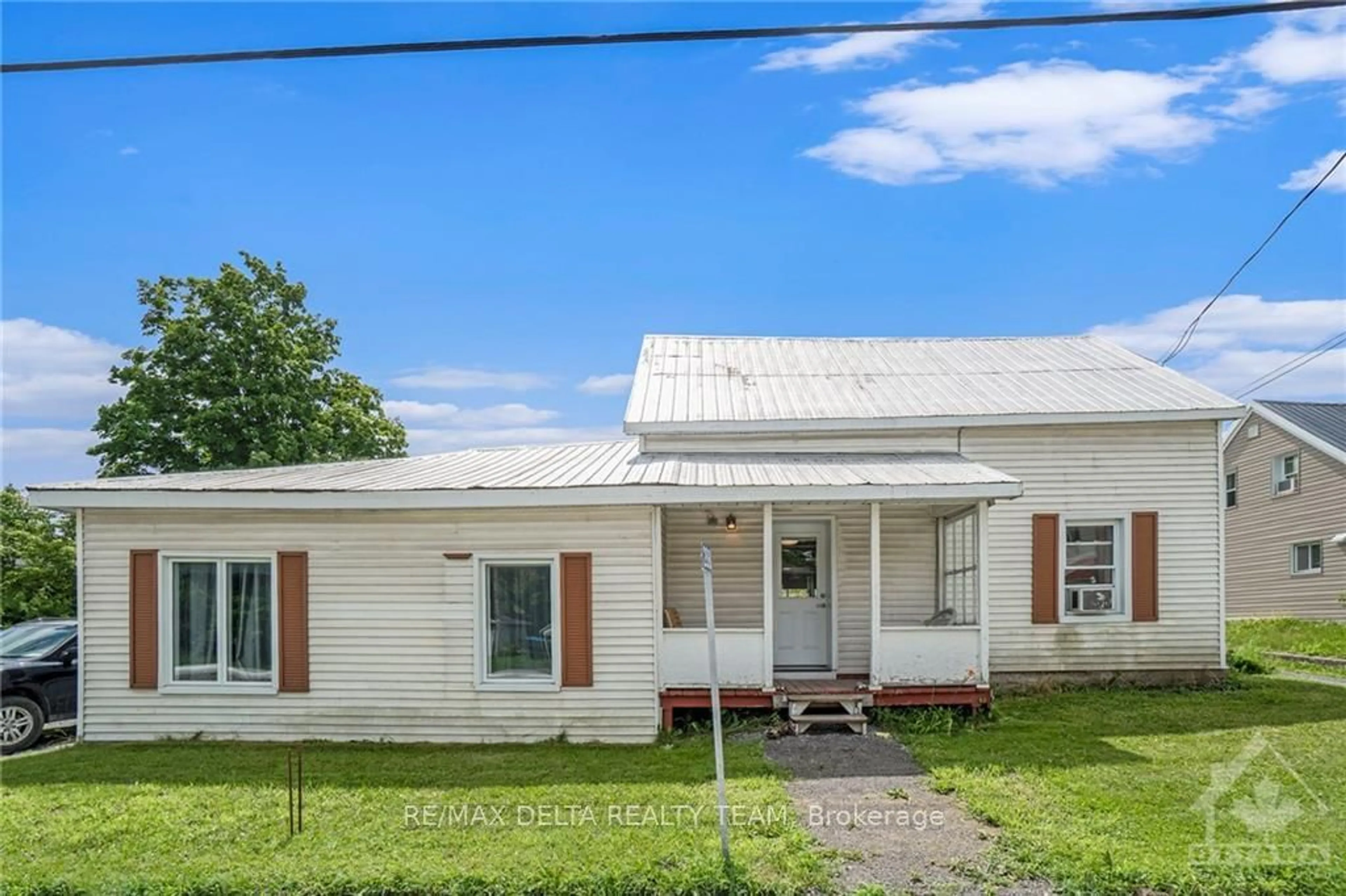 Frontside or backside of a home, cottage for 2889 COLONIAL Rd, Orleans - Cumberland and Area Ontario K0A 3E0