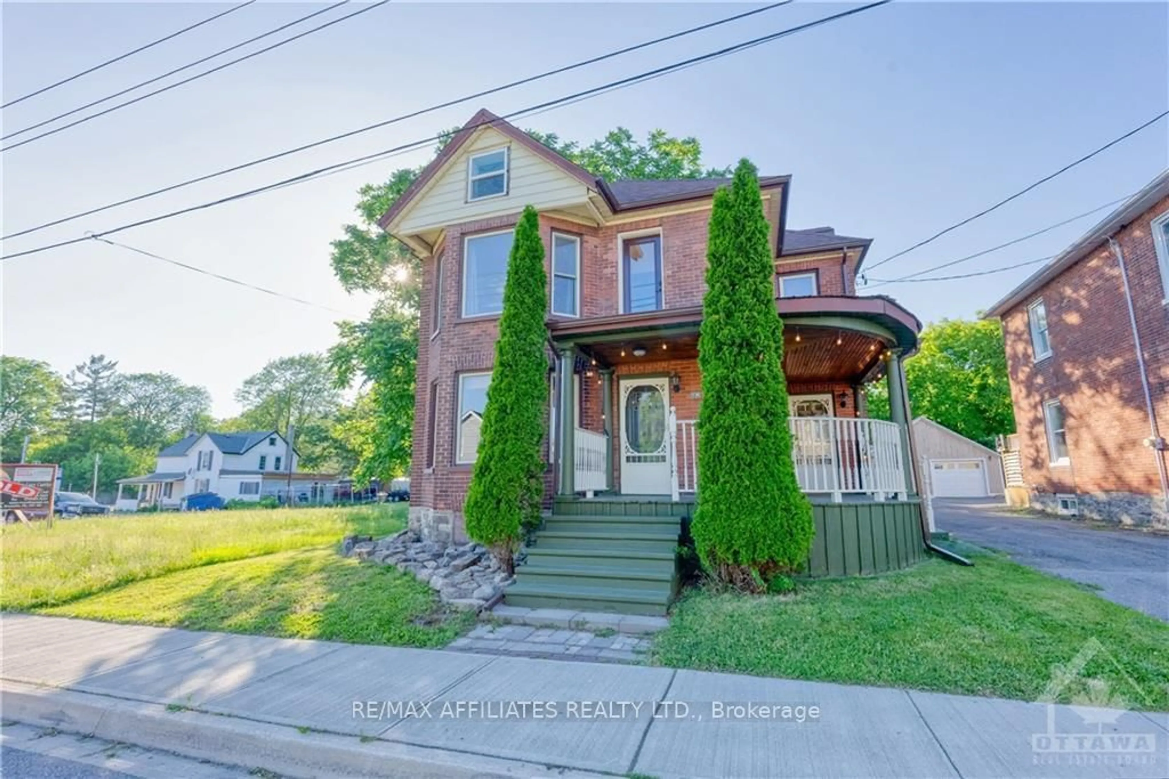 Frontside or backside of a home, the street view for 138 HENRY St, Prescott Ontario K0E 1T0