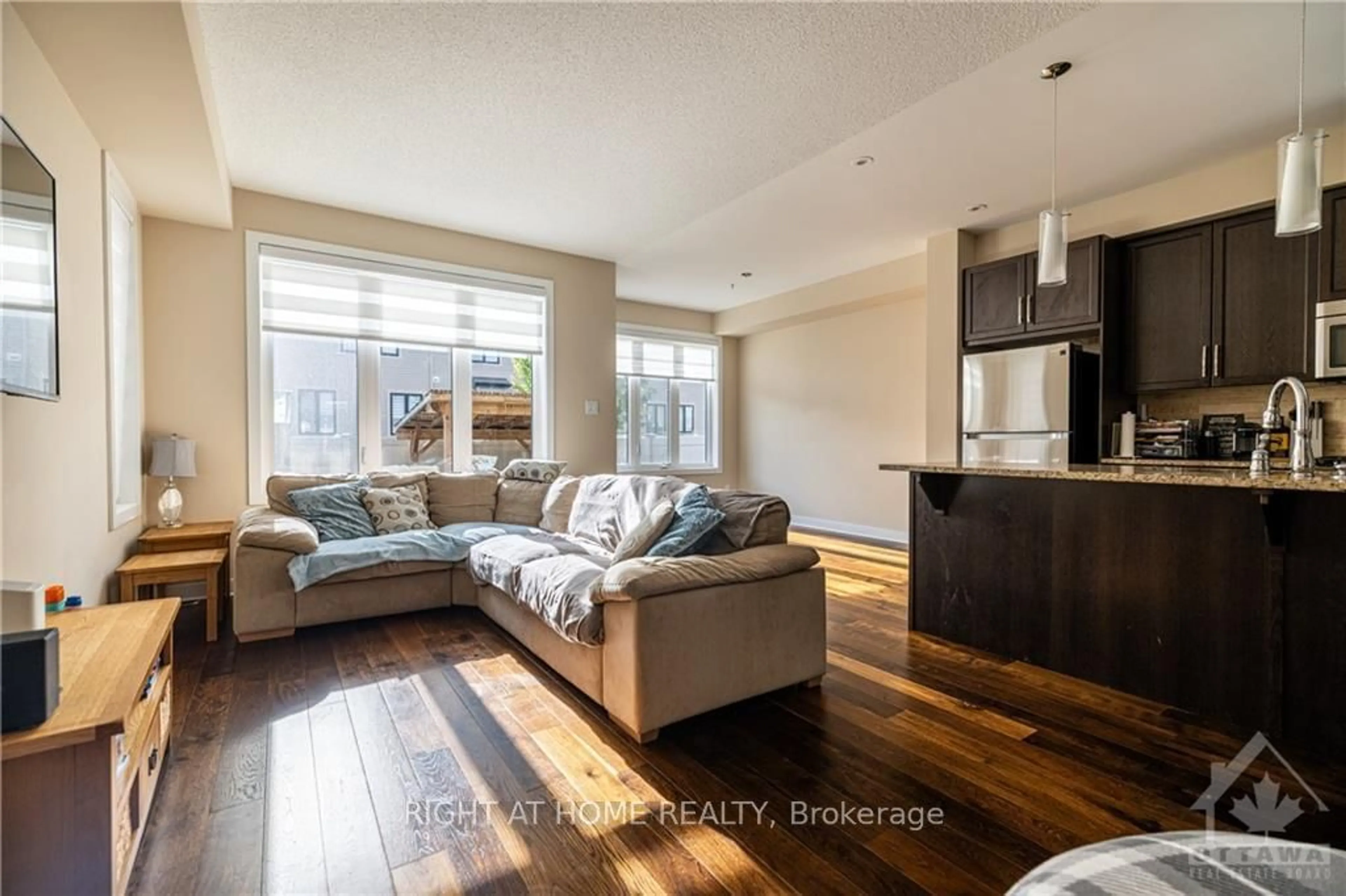 Living room, wood floors for 291 LOSINO Cres, Kanata Ontario K2V 0E4