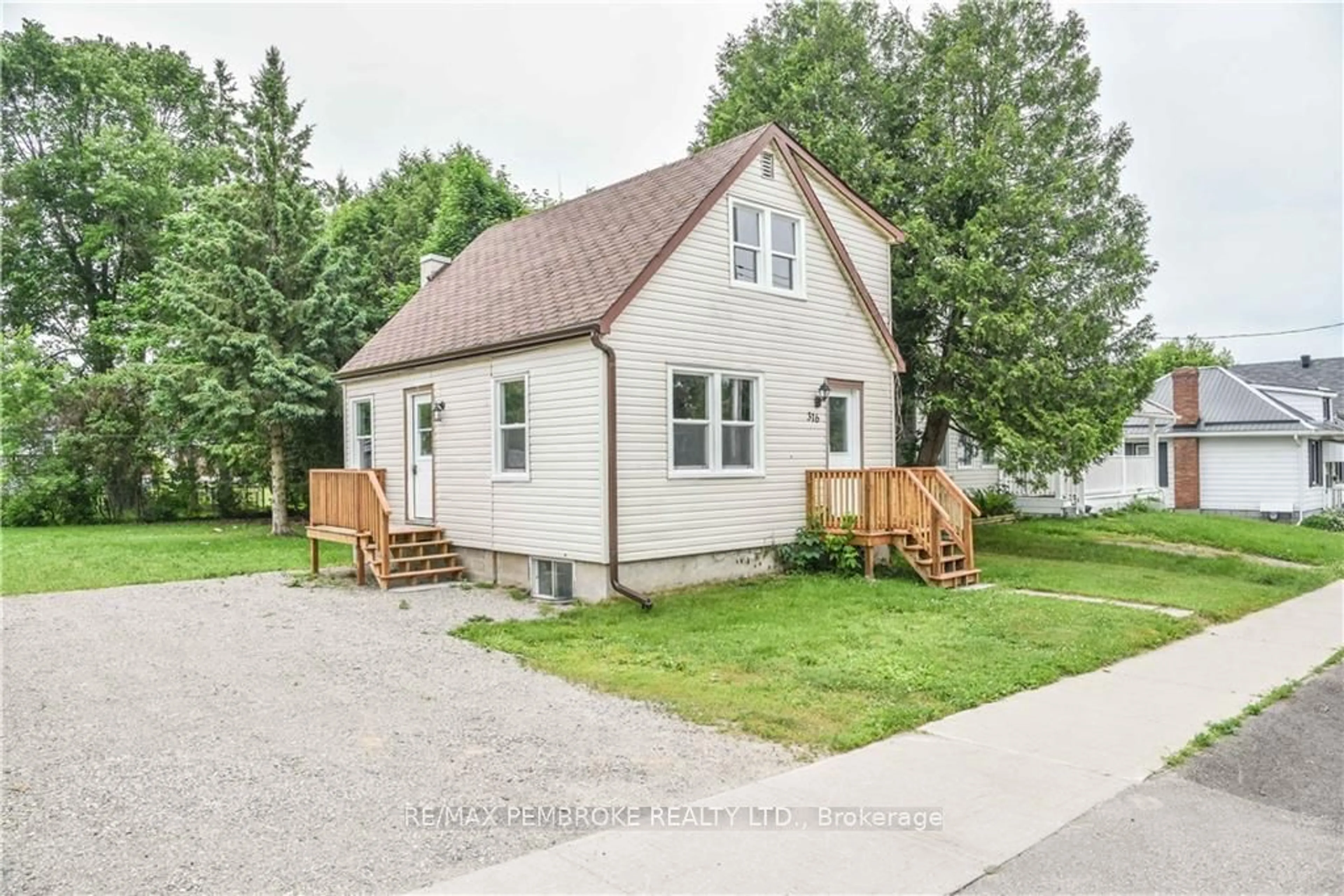 Frontside or backside of a home, cottage for 316 IRVING St, Pembroke Ontario K8A 2S8