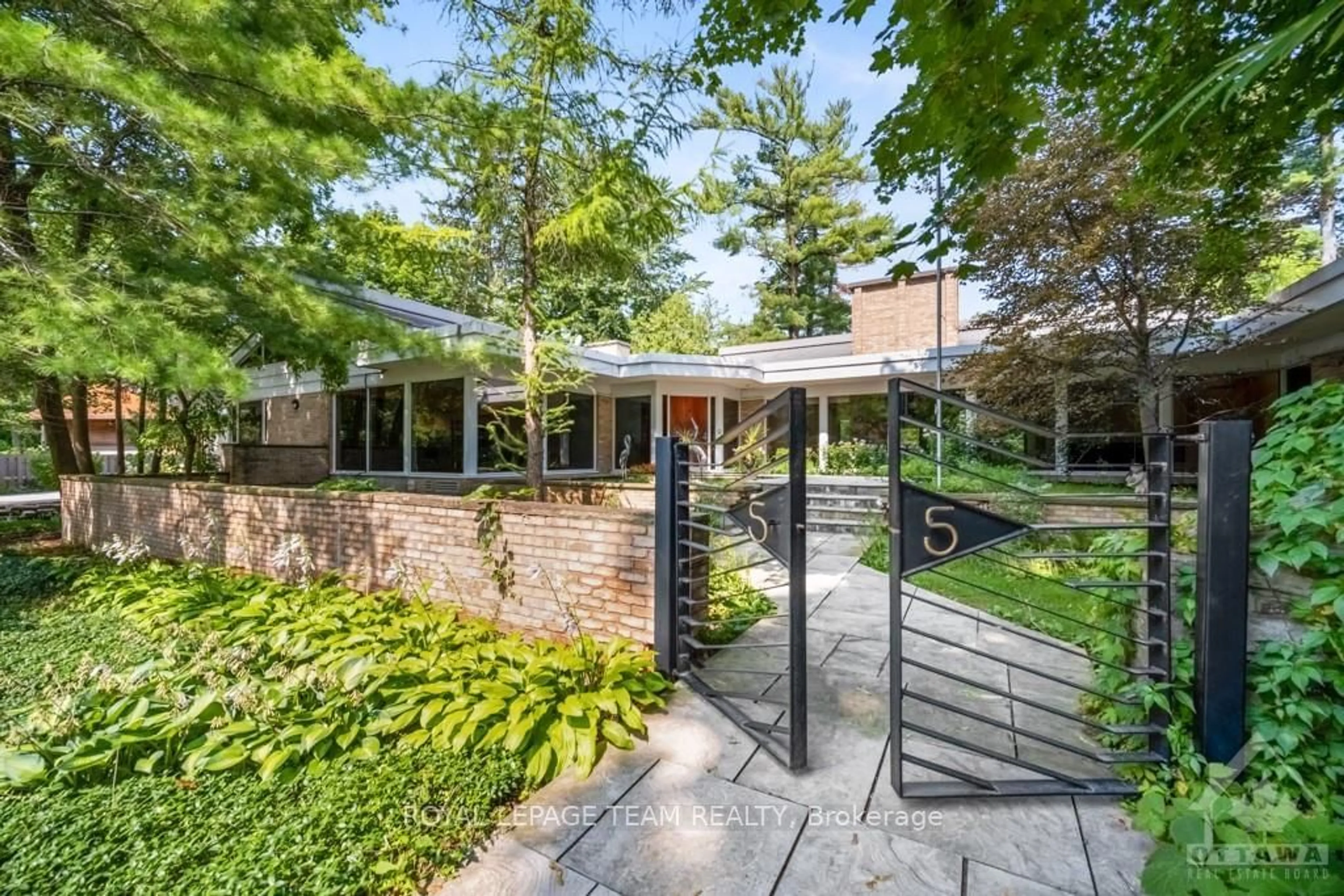 Indoor foyer for 55 WILLINGDON Rd, Rockcliffe Park Ontario K1M 2J6